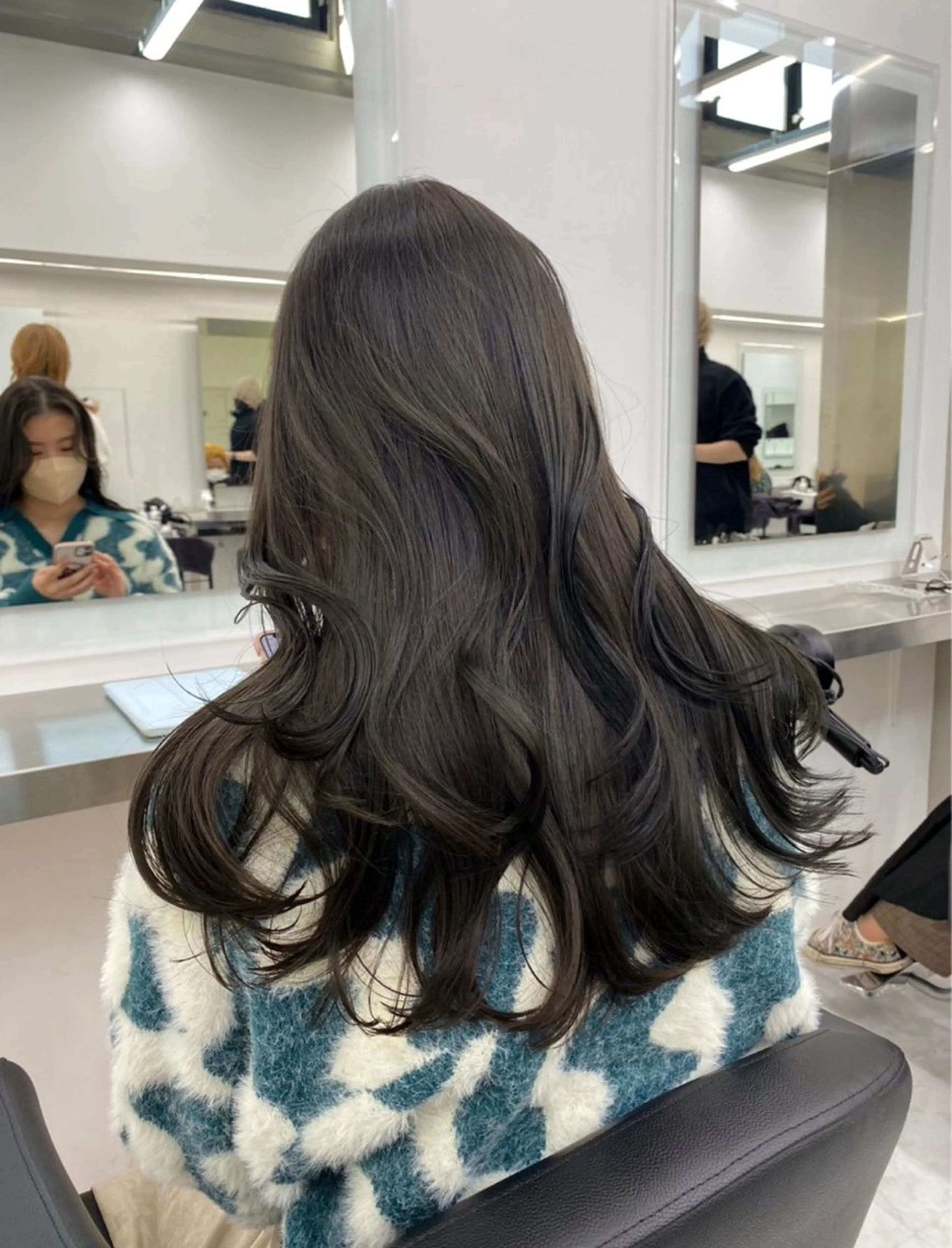 ロング カット ヘアカラー トリートメント 韓国ヘア/ブリーチ無 しWカラー/オリーブのヘアスタイル