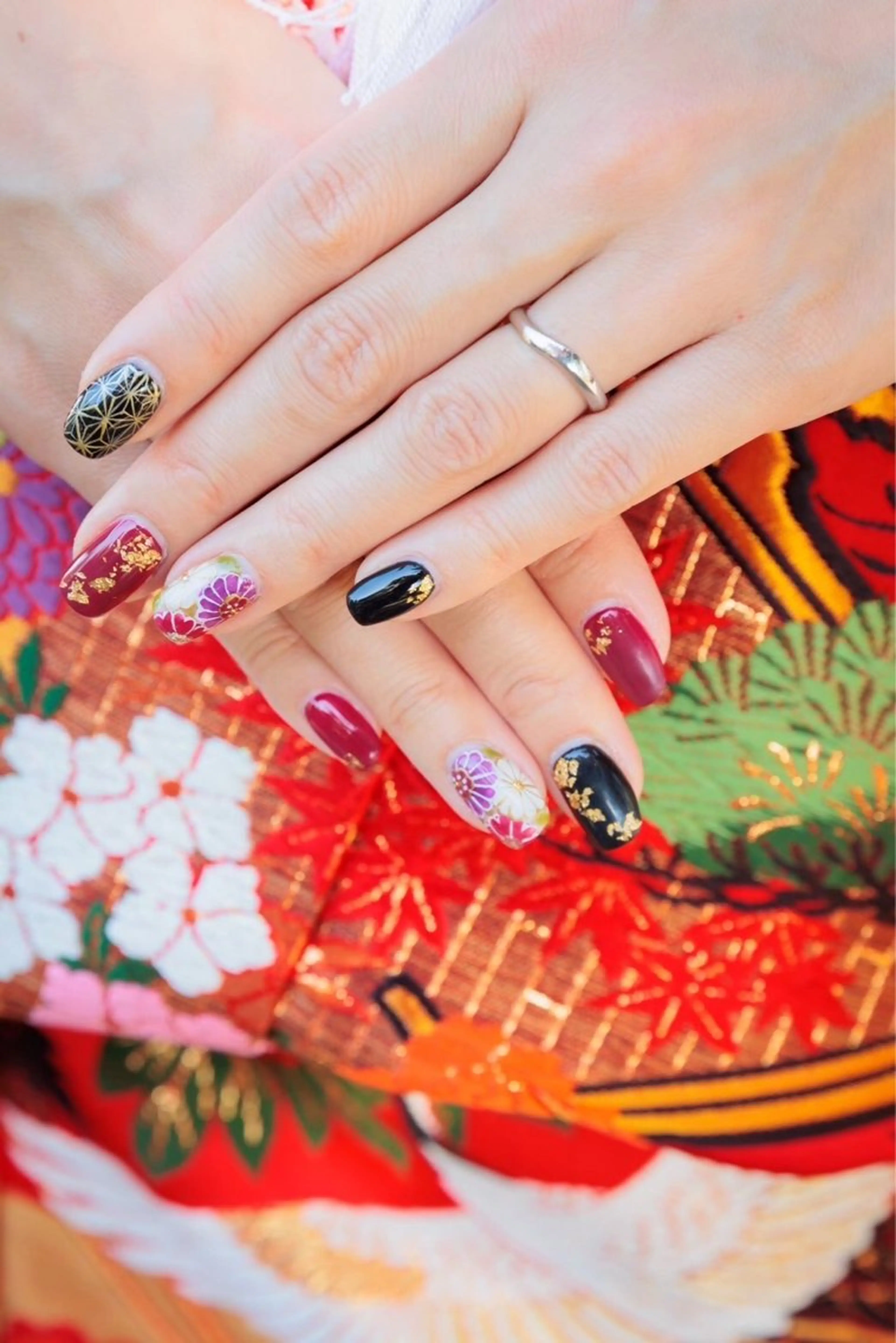 ネイル 成人式 赤色 ブライダルネイル ハンドネイル フットネイル RAN nailのネイルデザイン