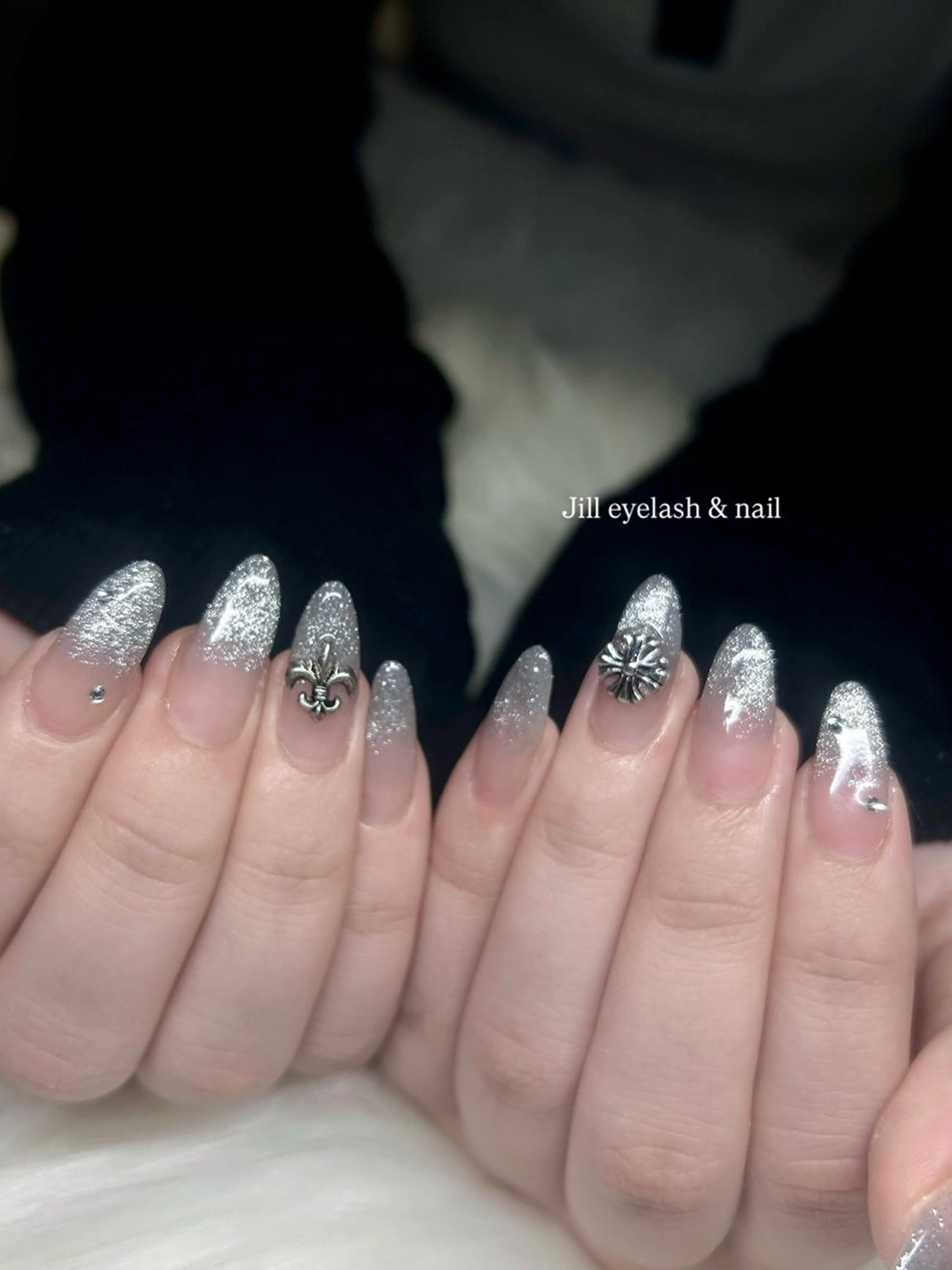ネイル フラッシュネイル フラッシュマグ シルバー ハンドネイル ami 𝜗𝜚˚⋆のネイルデザイン