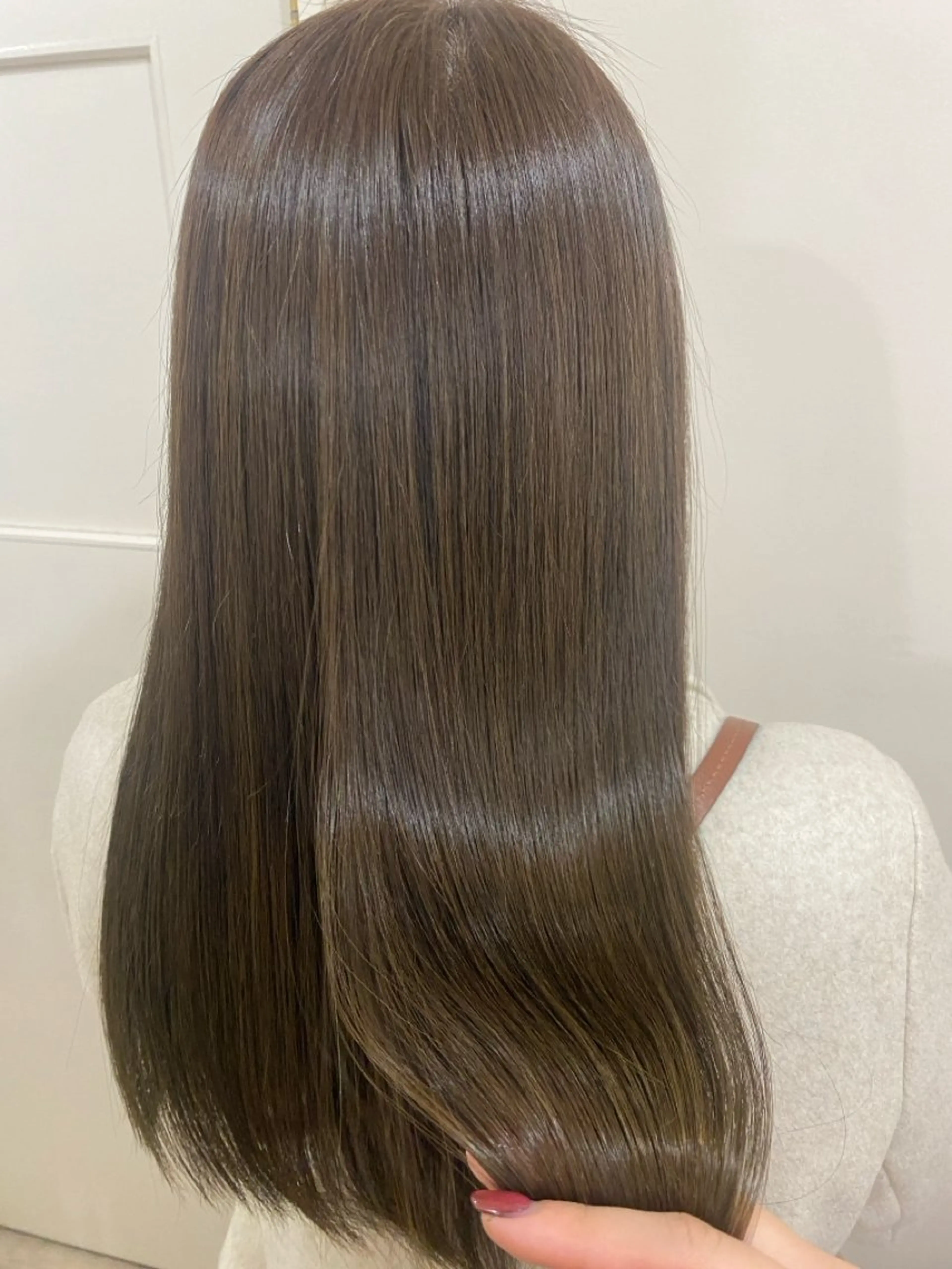 ロング 松井 優佳のヘアスタイル