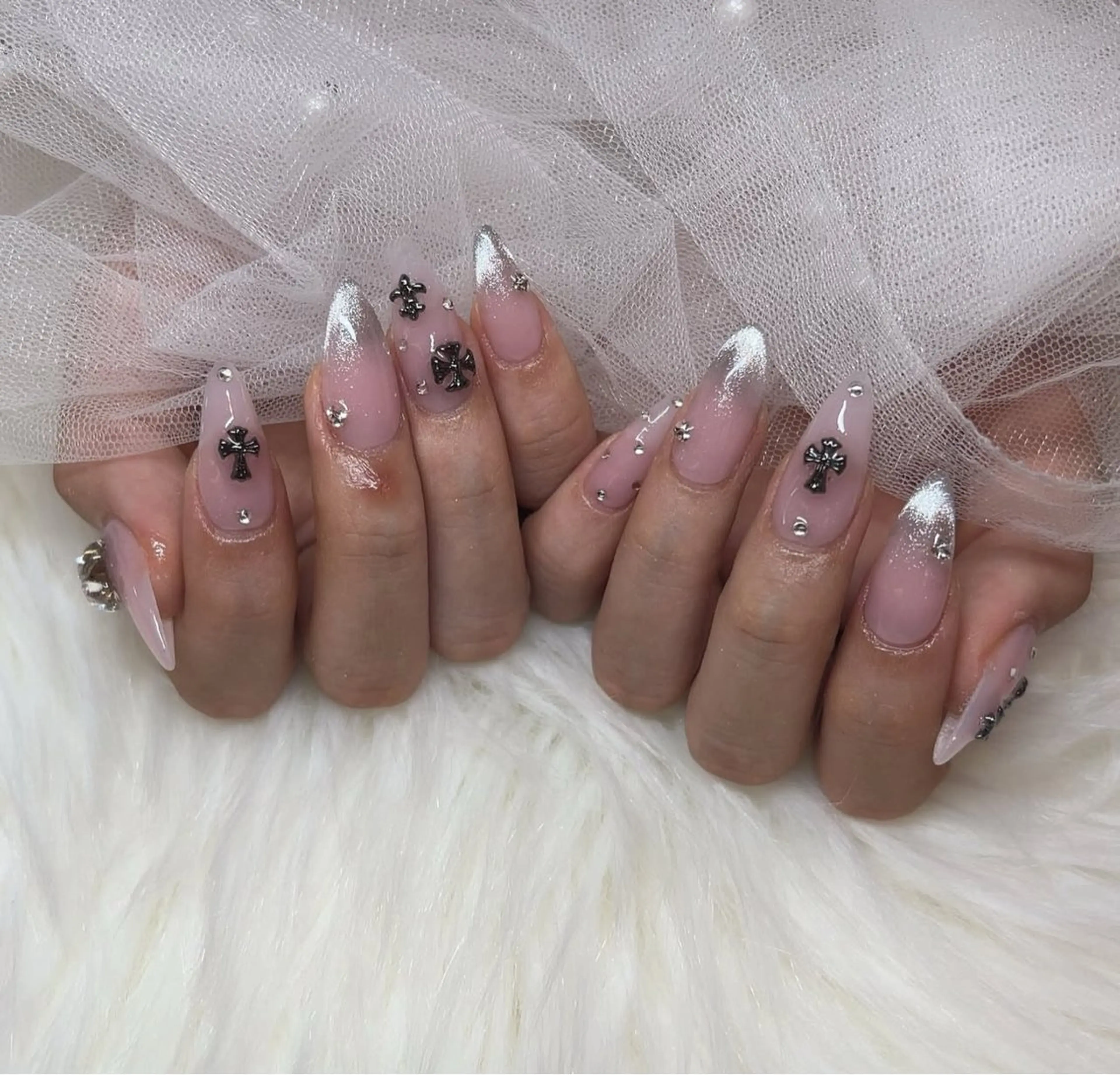 ネイル アートネイル グラデーション キラキラネイル ニュアンスネイル オフィスネイル ハンドネイル Amee Nail Salonのネイルデザイン