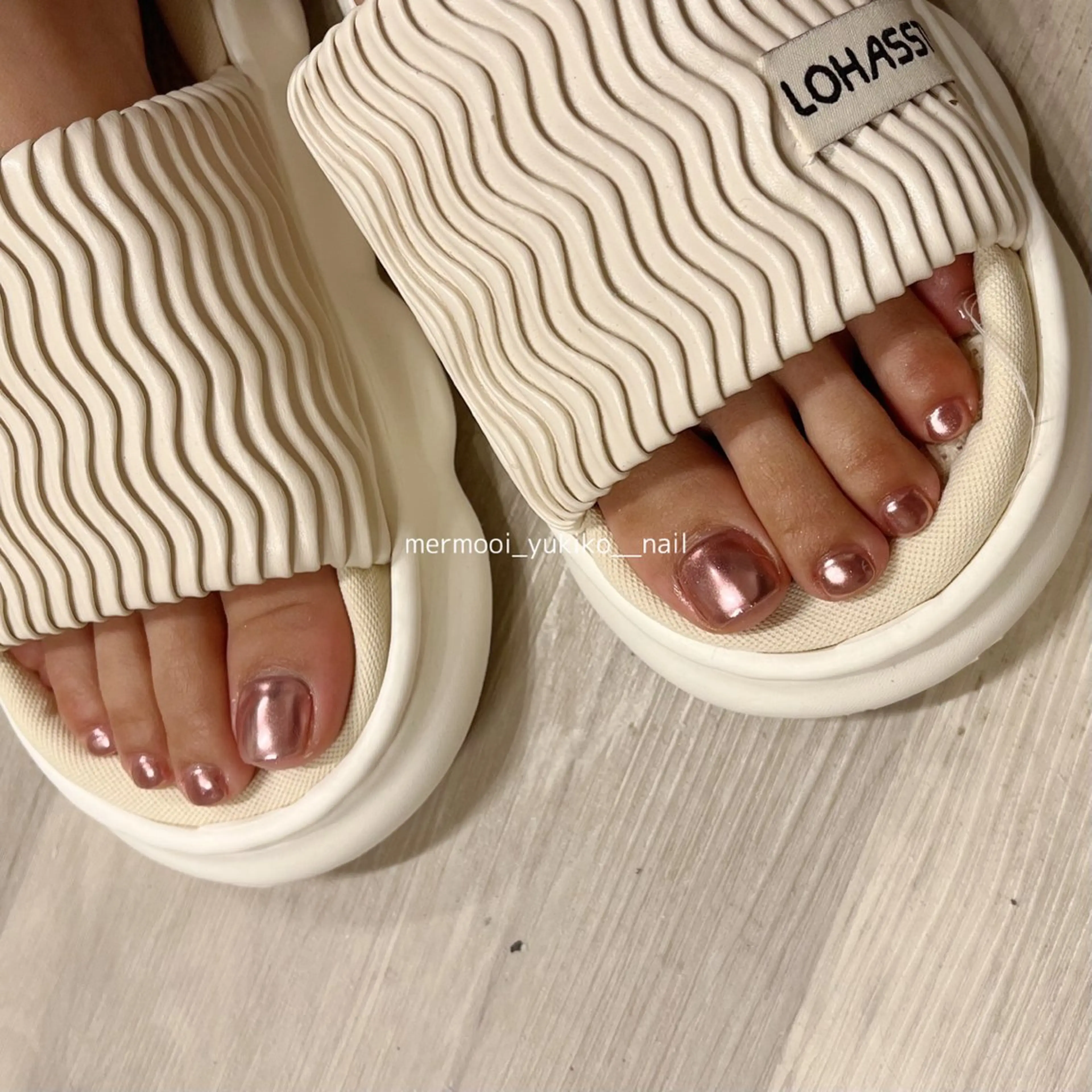 ネイル ブラウン フットネイル ジェルネイル ミラーネイル ワンカラーネイル mermooi所属・melumooi nailのネイルデザイン