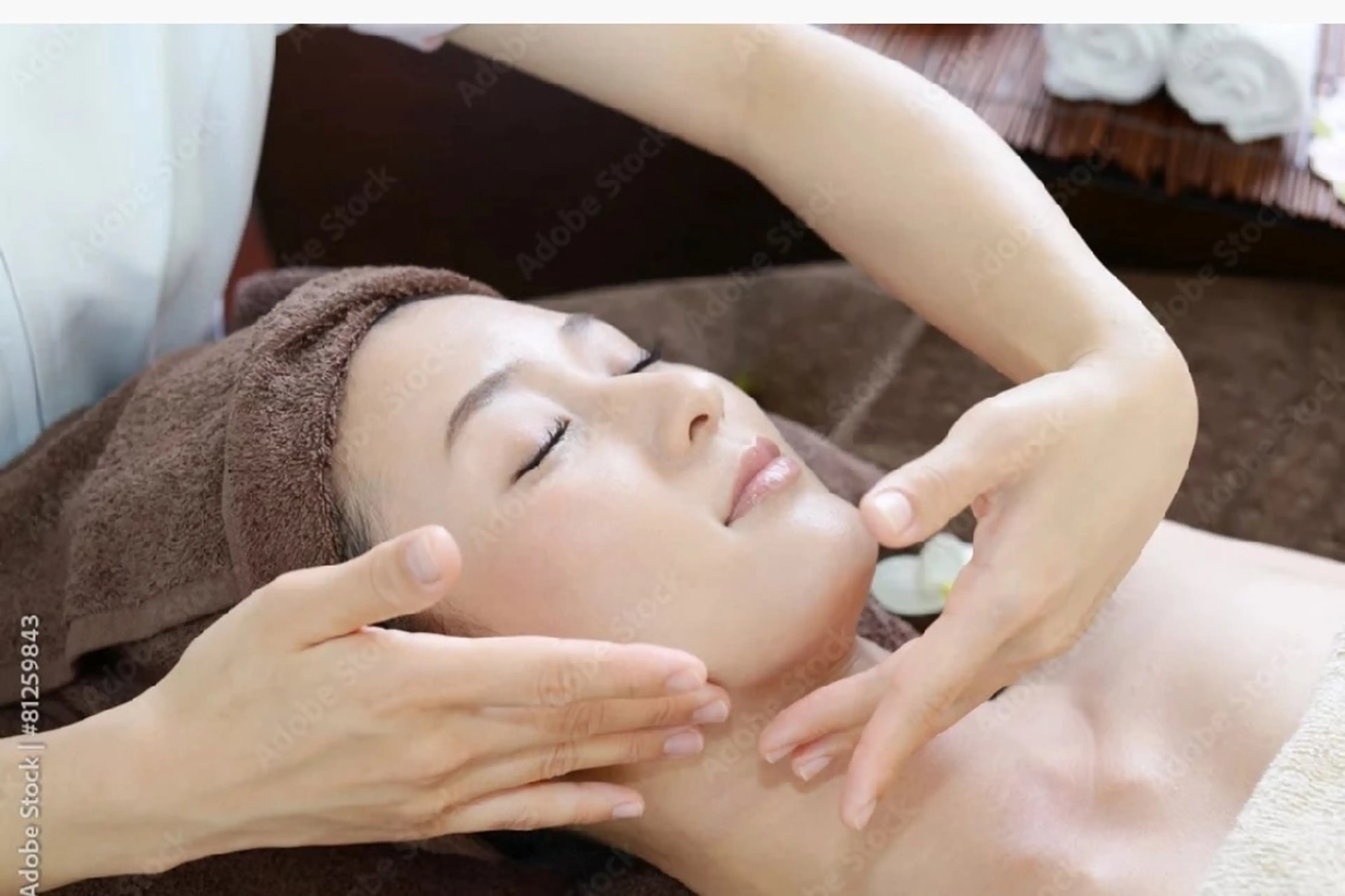 フェイシャルからデコルテの写真