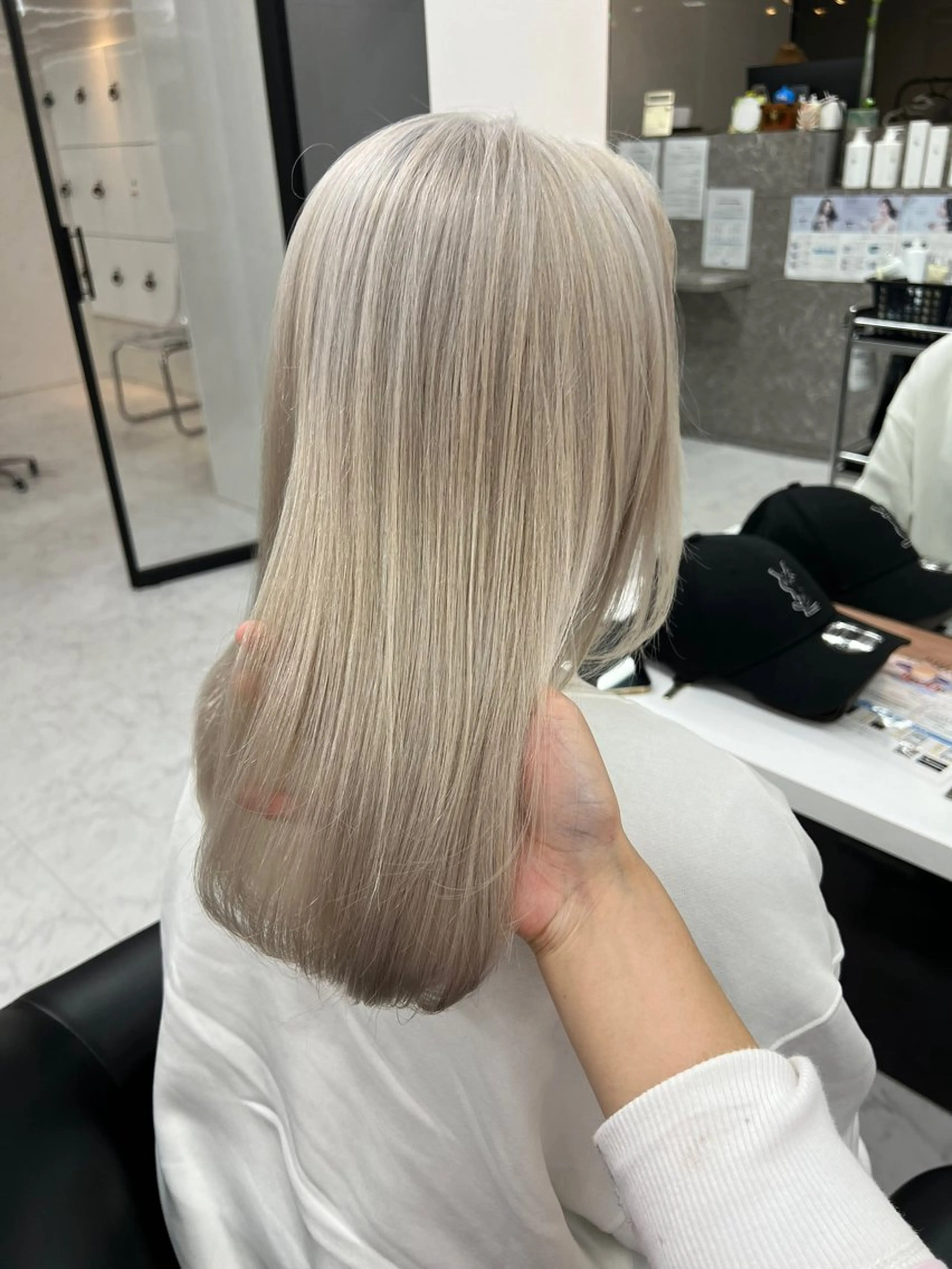 カラー ベージュカラー ホワイトベージュ ALEAP himekaのヘアスタイル