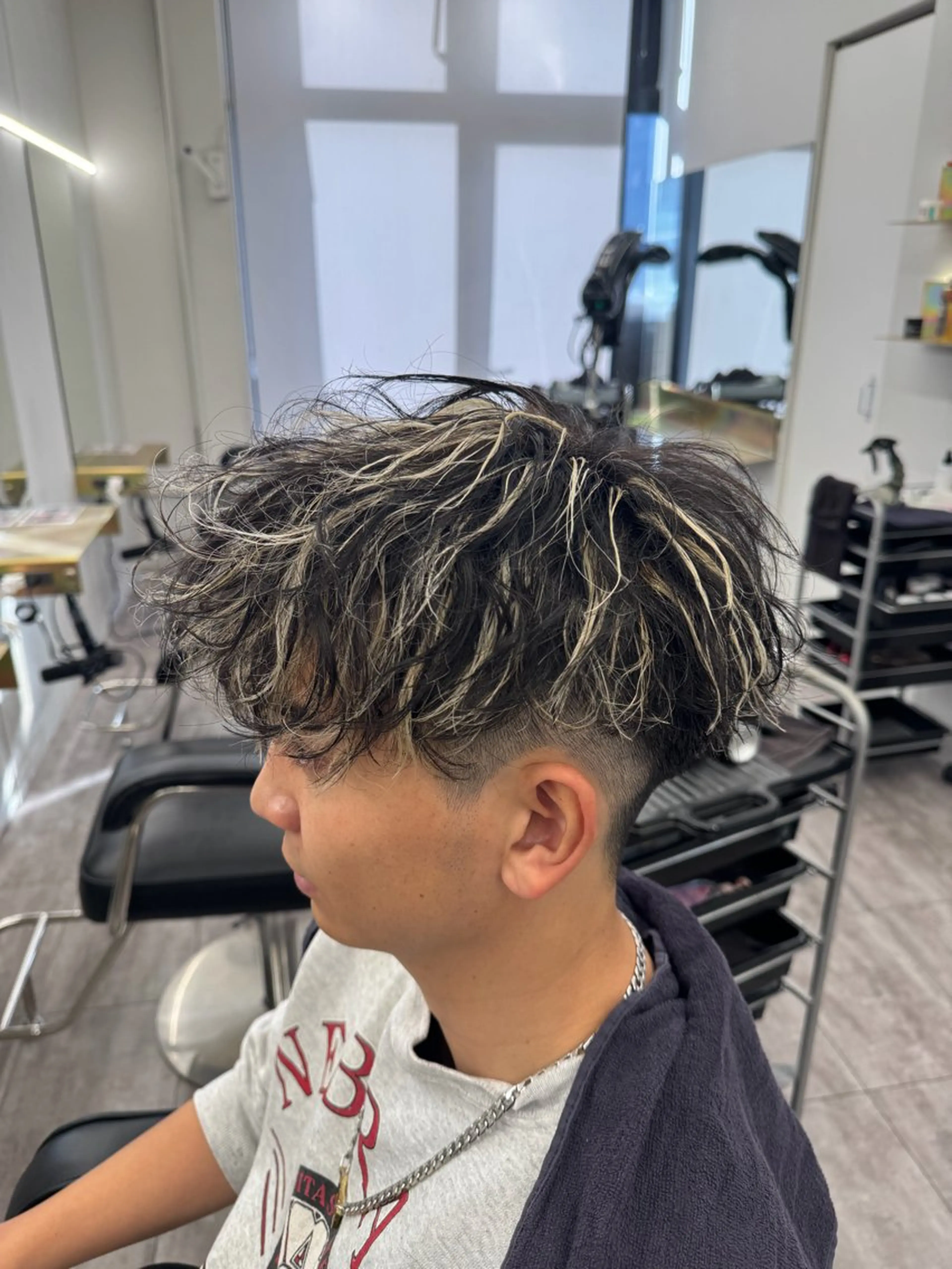 カラー パーマ メンズ メンズハイライト マッシュ メンズパーマ ハイライトカラー カット ヘアカラー パーマ 江頭 永太のヘアスタイル