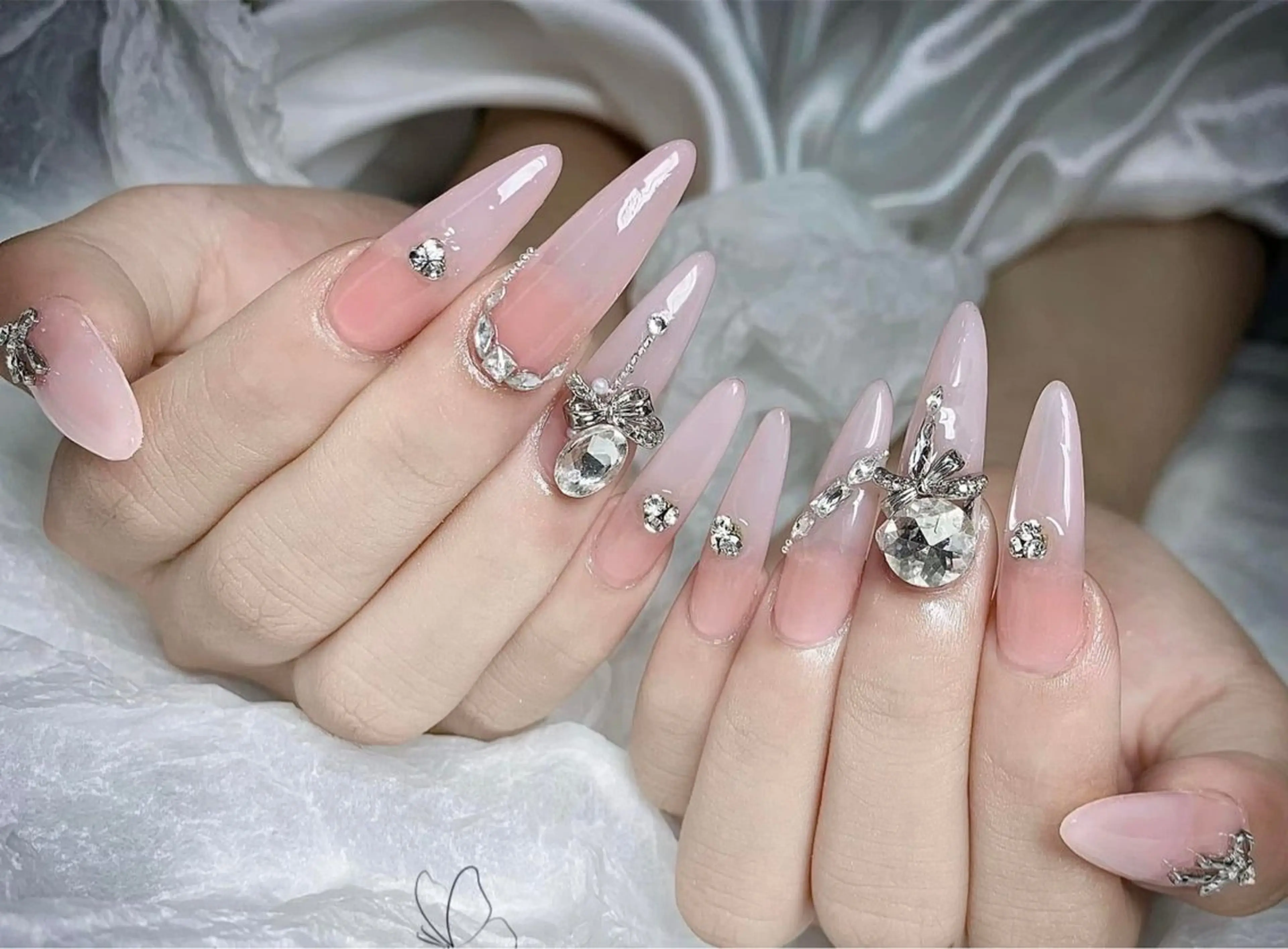 ネイル チークネイル フレンチネイル グラデーション キラキラネイル 韓国ネイル ハンドネイル Minette nailHuongのネイルデザイン