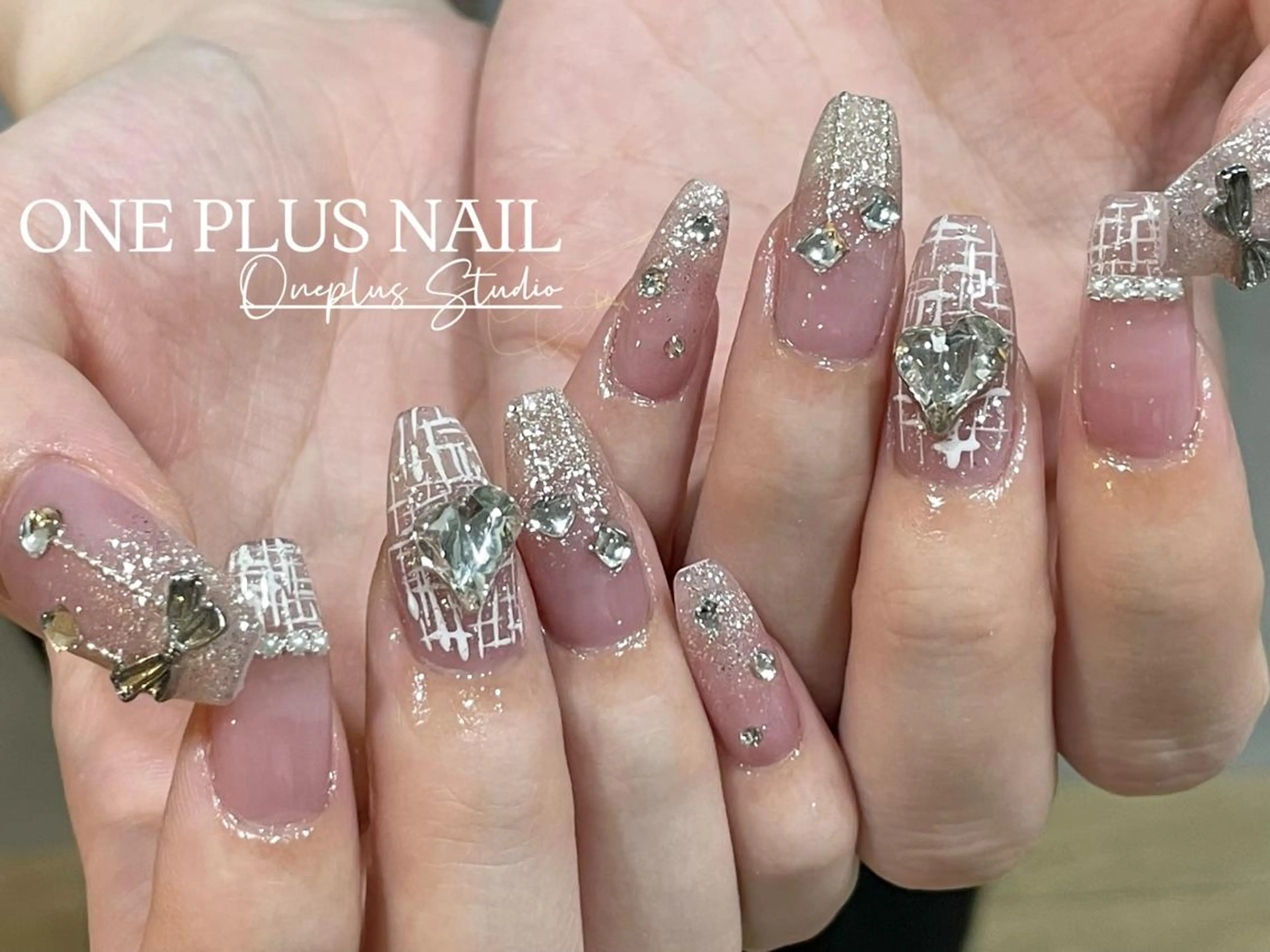 ネイル アートネイル オーロラネイル ガーリー キラキラネイル 韓国ネイル One plus StudioNailのネイルデザイン