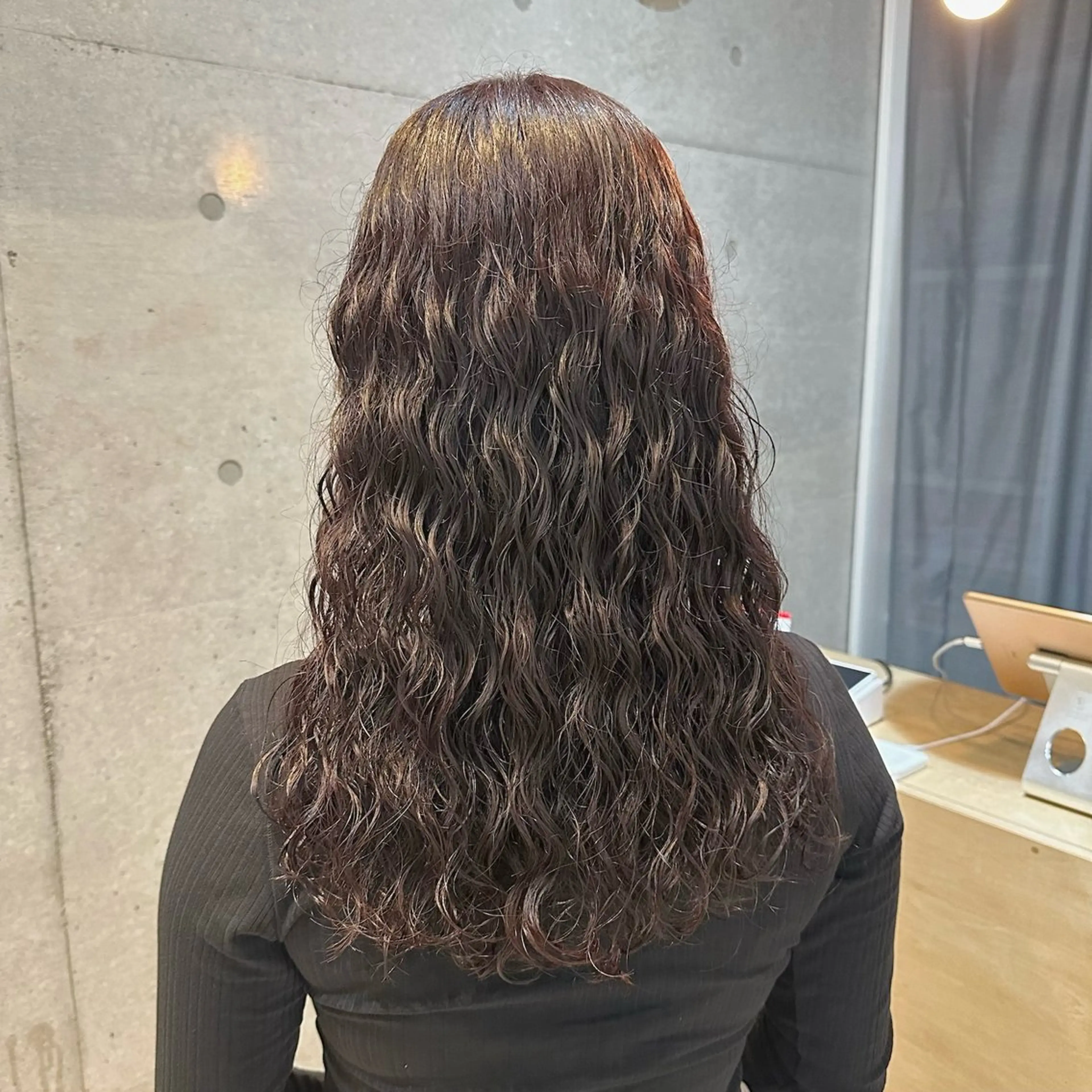 ロング カラー パーマ ブラウンカラー レッドカラー レッドブラウン カット ヘアカラー パーマ トリートメント ショートカット/ レイヤー/齋藤大貴のヘアスタイル