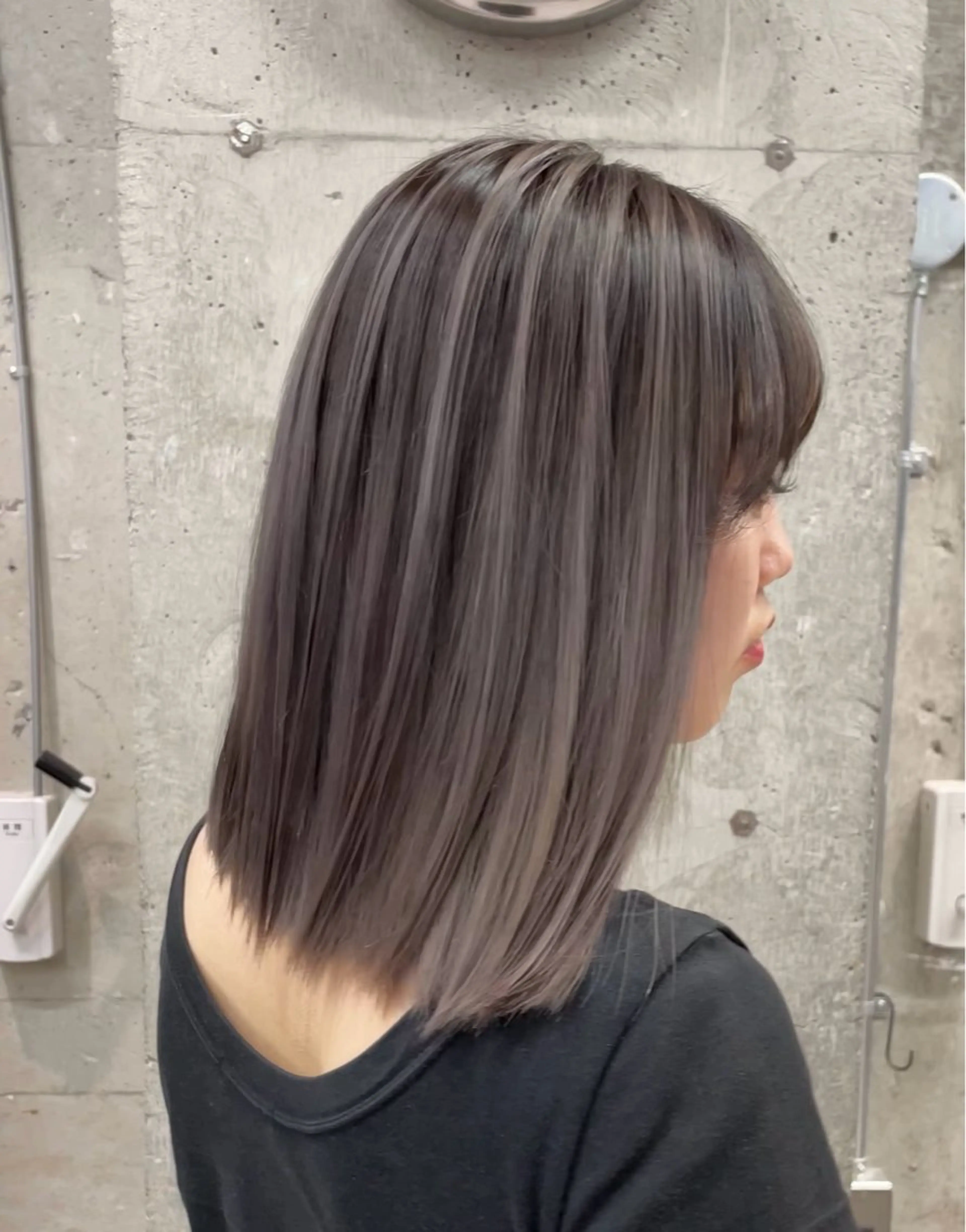 セミロング 🫧ハイライトカラー 🫧 𝓜𝓘𝓤のヘアスタイル