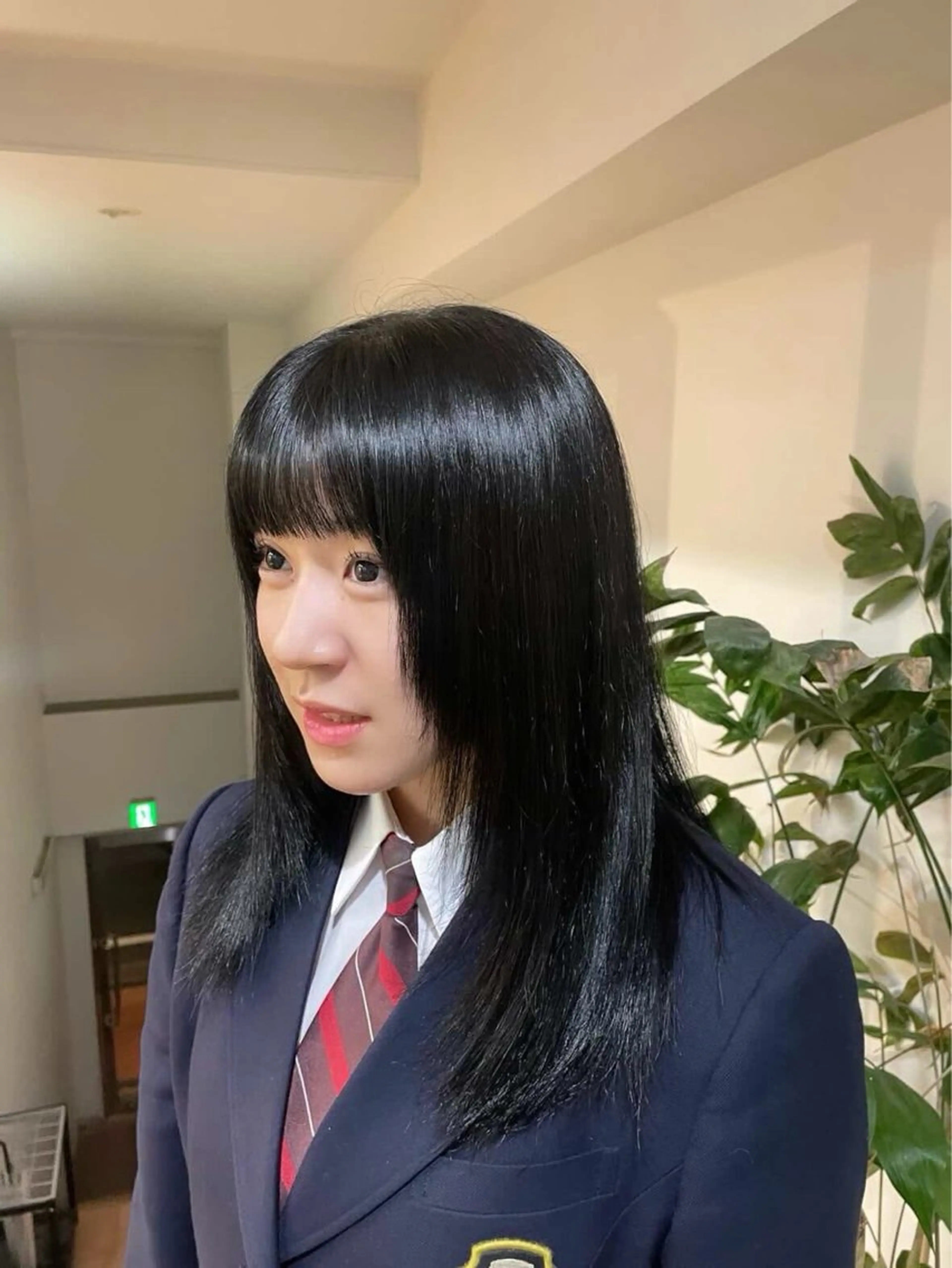 セミロング カラー ベージュカラー 黒髪 ブリーチ ブルーカラー ブルーブラック ヒヤジョウ ユウナのヘアスタイル