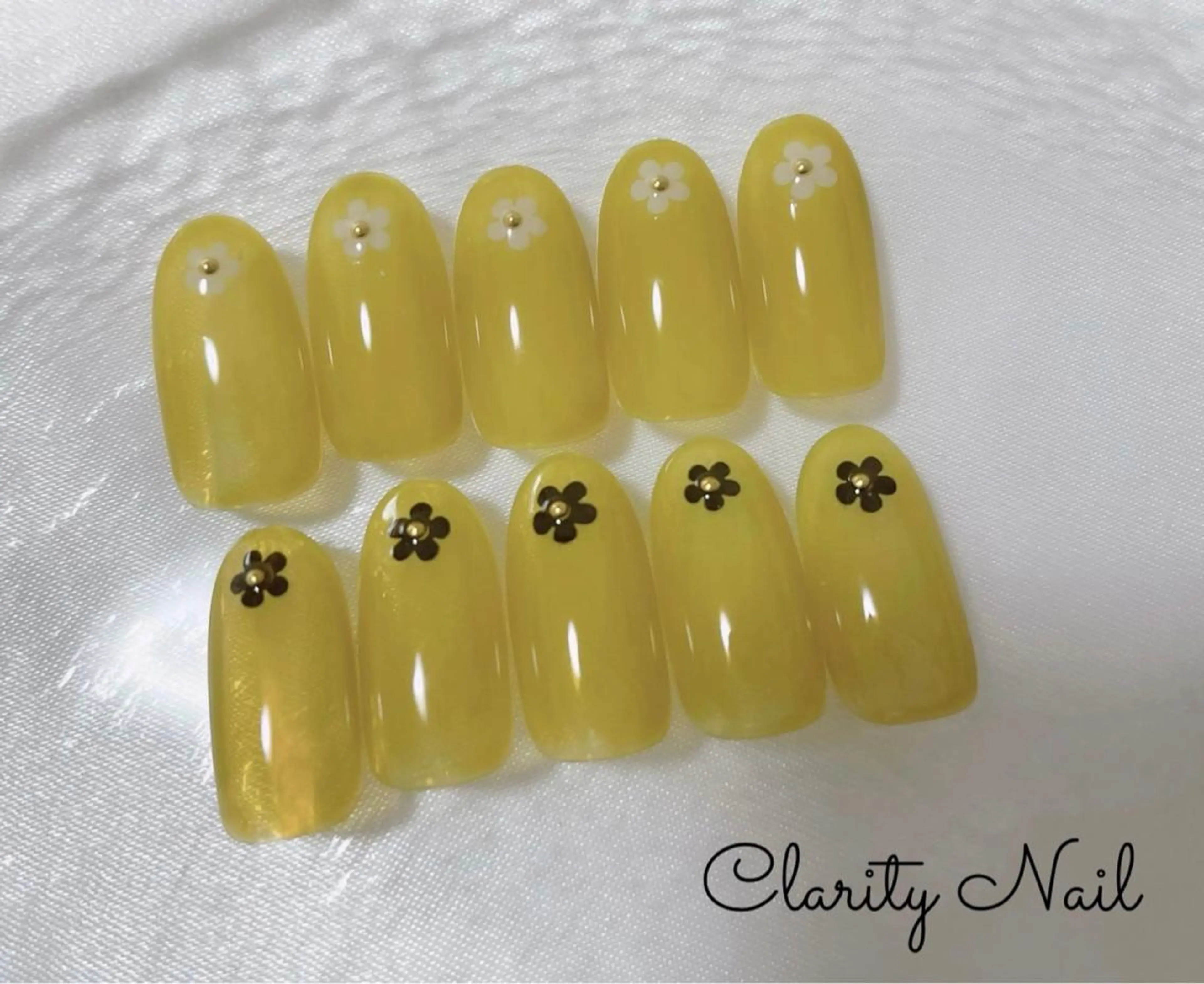 ネイル ホワイト ハンドネイル Clarity Nailのネイルデザイン