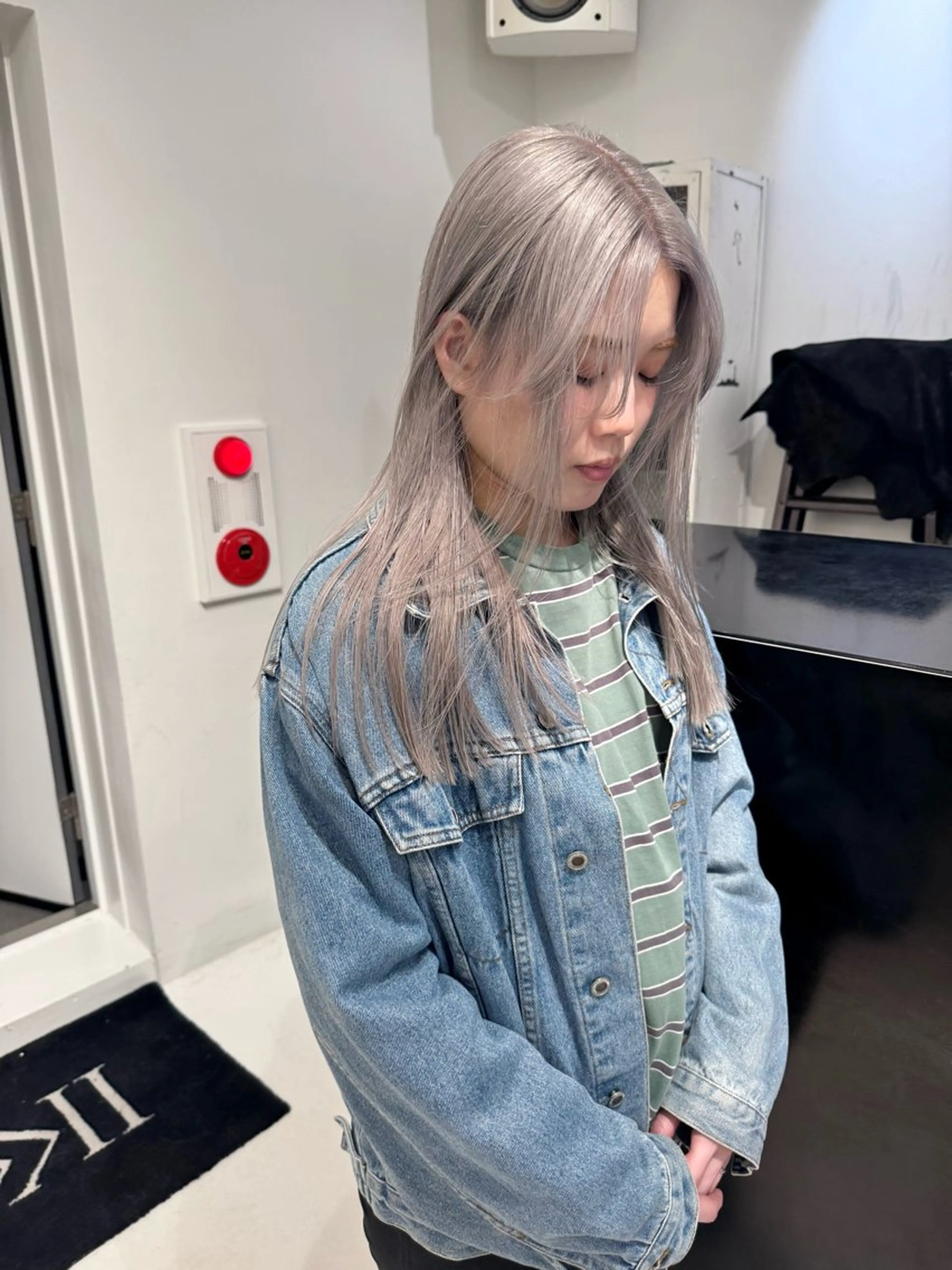 ロング カラー ヘアアレンジ ブリーチ シルバー ホワイトシルバー カット ヘアカラー トリートメント 艶ハイトーン/ヘア アレンジAYAKAのヘアスタイル