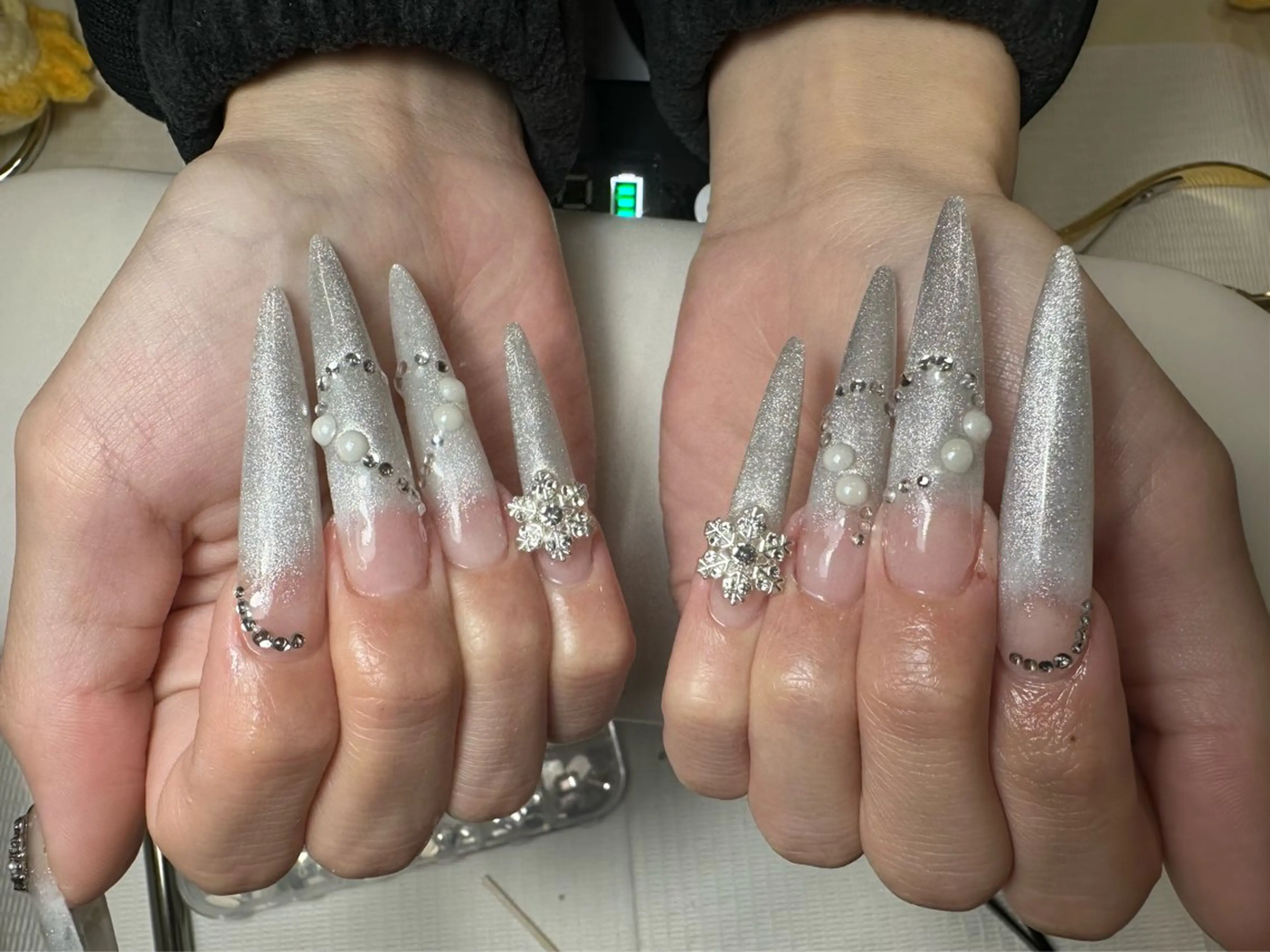 ネイル ジェルネイル グラデーション キラキラネイル ストーンネイル LyymSalon _rinのネイルデザイン