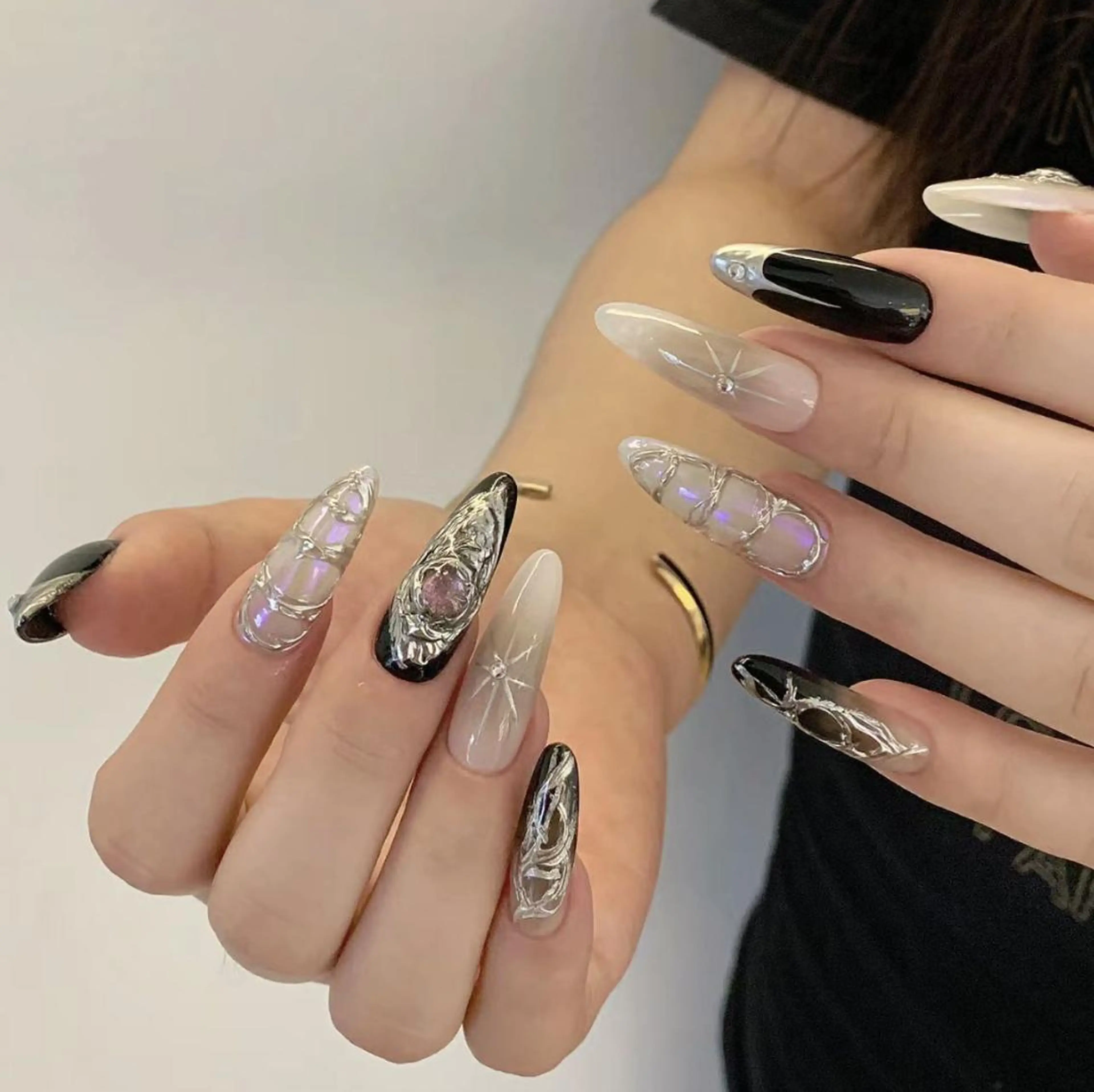 ネイル アートネイル 長さ出し ネイルチップ Queens PUPUのネイルデザイン