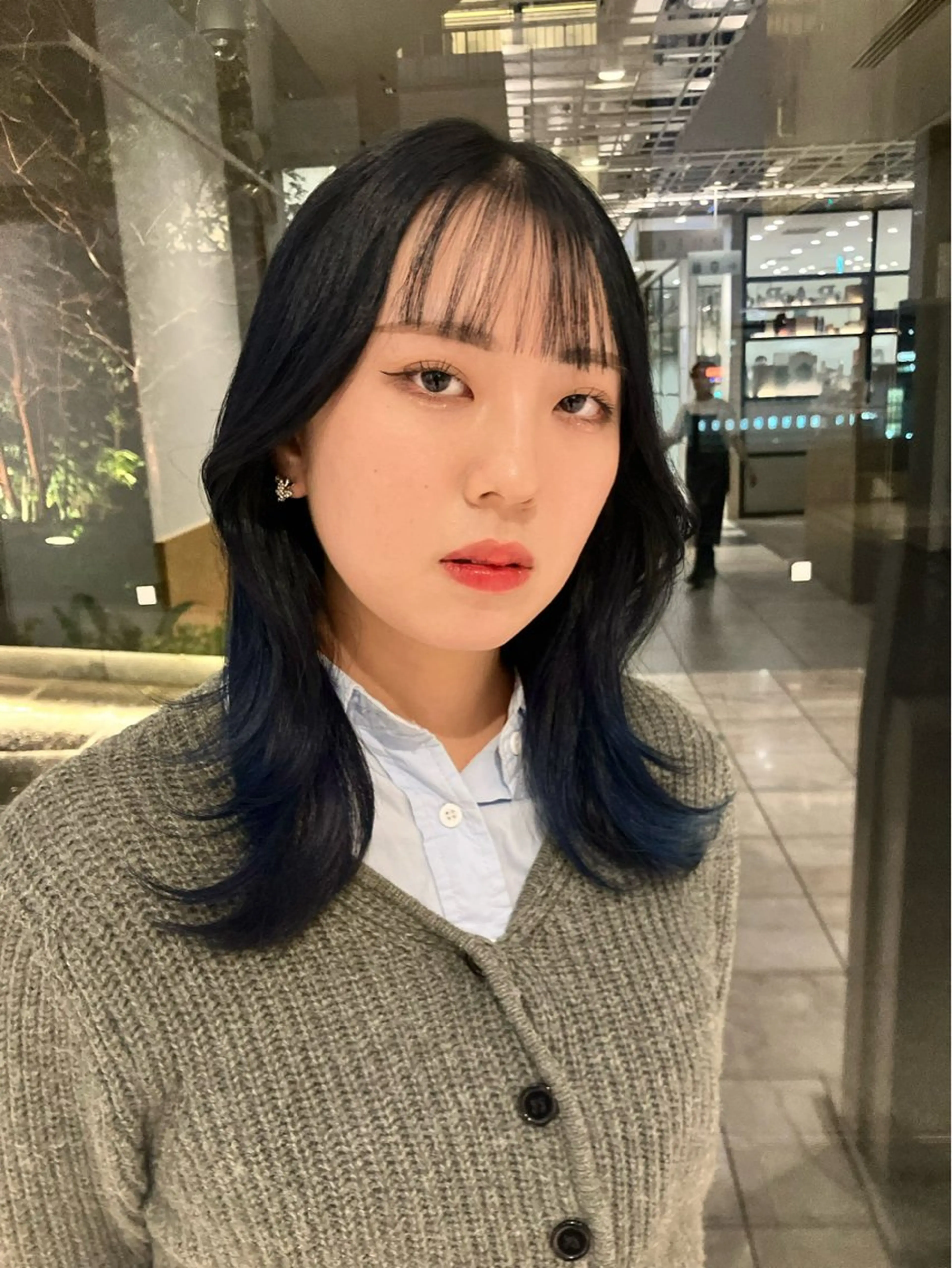 ミディアム カラー グラデーションカラー ネイビーカラー 山縣 稚子のヘアスタイル
