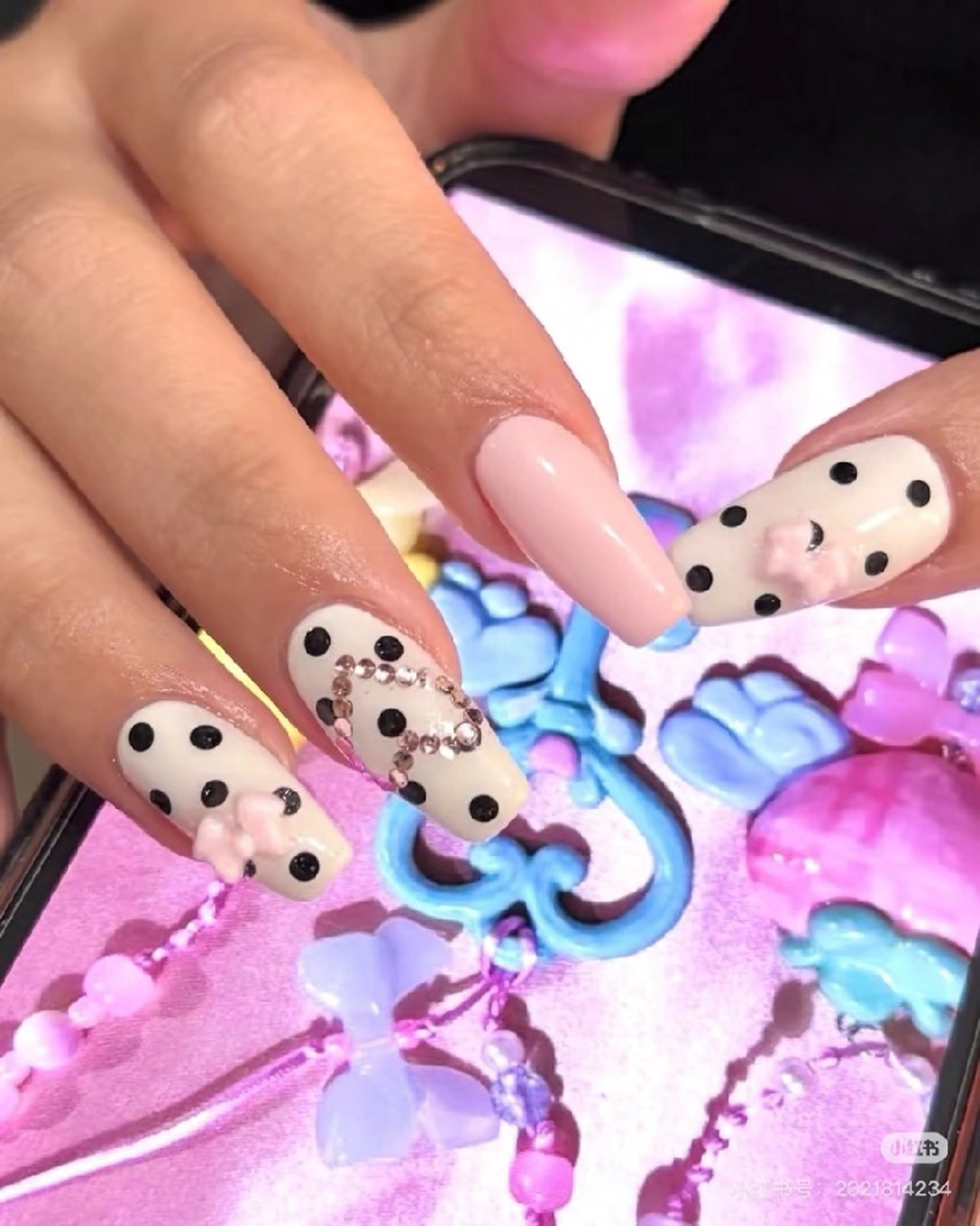 ネイル チークネイル フレンチネイル ジェルネイル ガーリー キラキラネイル ハンドネイル UM Nail Salonのネイルデザイン