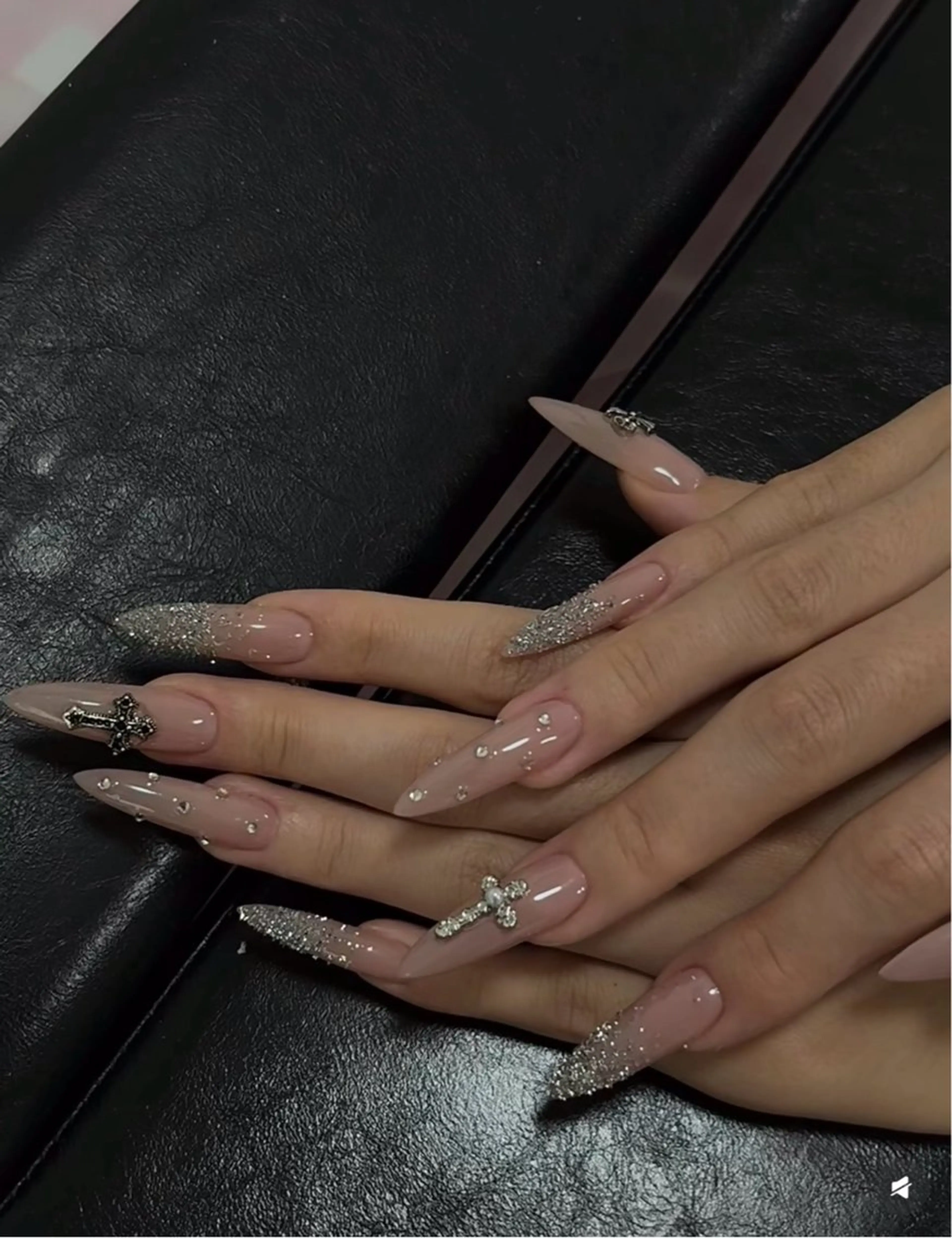 ネイル フレンチネイル キラキラネイル 韓国ネイル シンプルネイル ワンホンネイル ハンドネイル MEI Nailのネイルデザイン