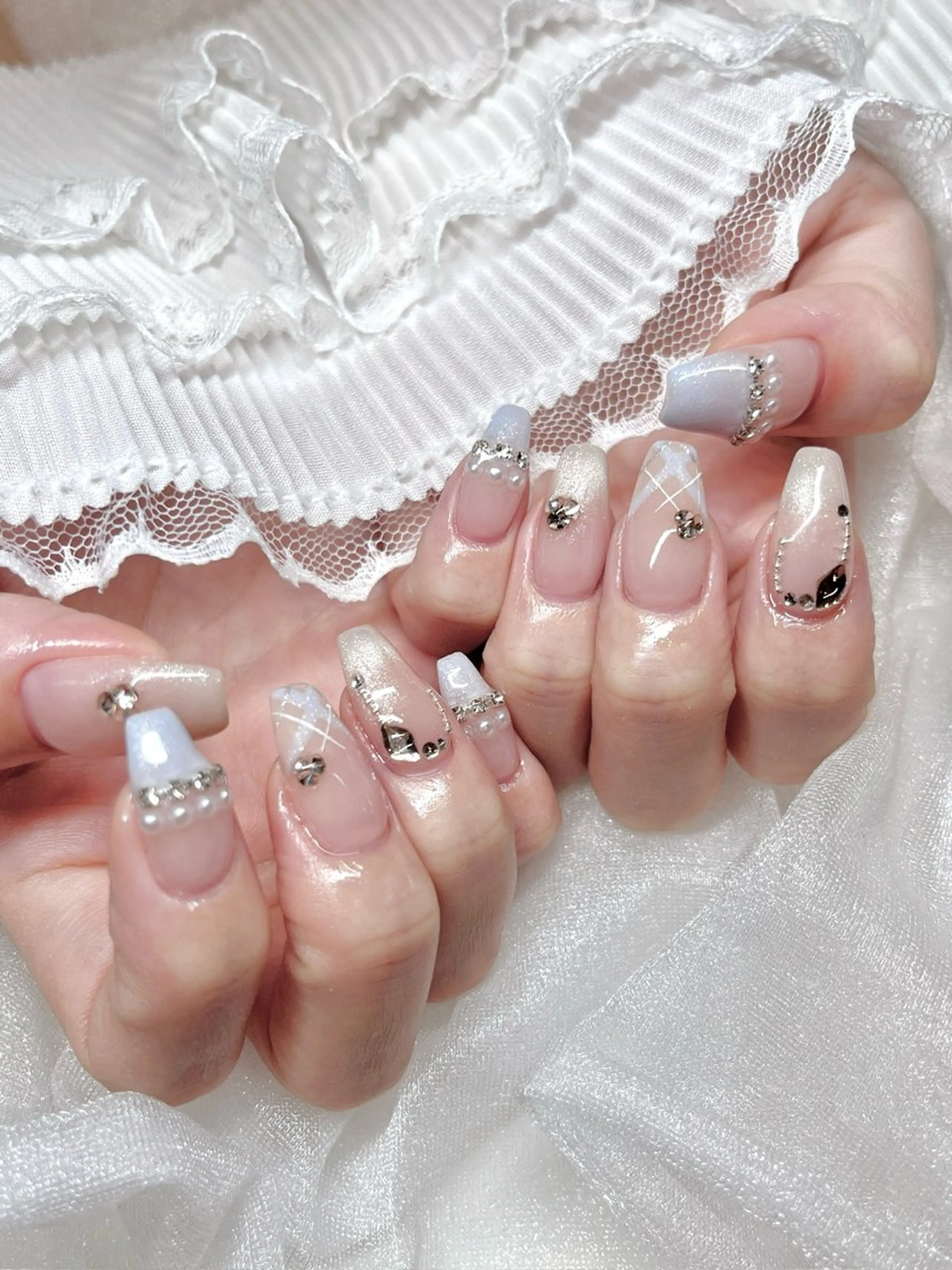 ネイル ハンドネイル moca心斎橋店 Aina🐈‍⬛🤍のネイルデザイン