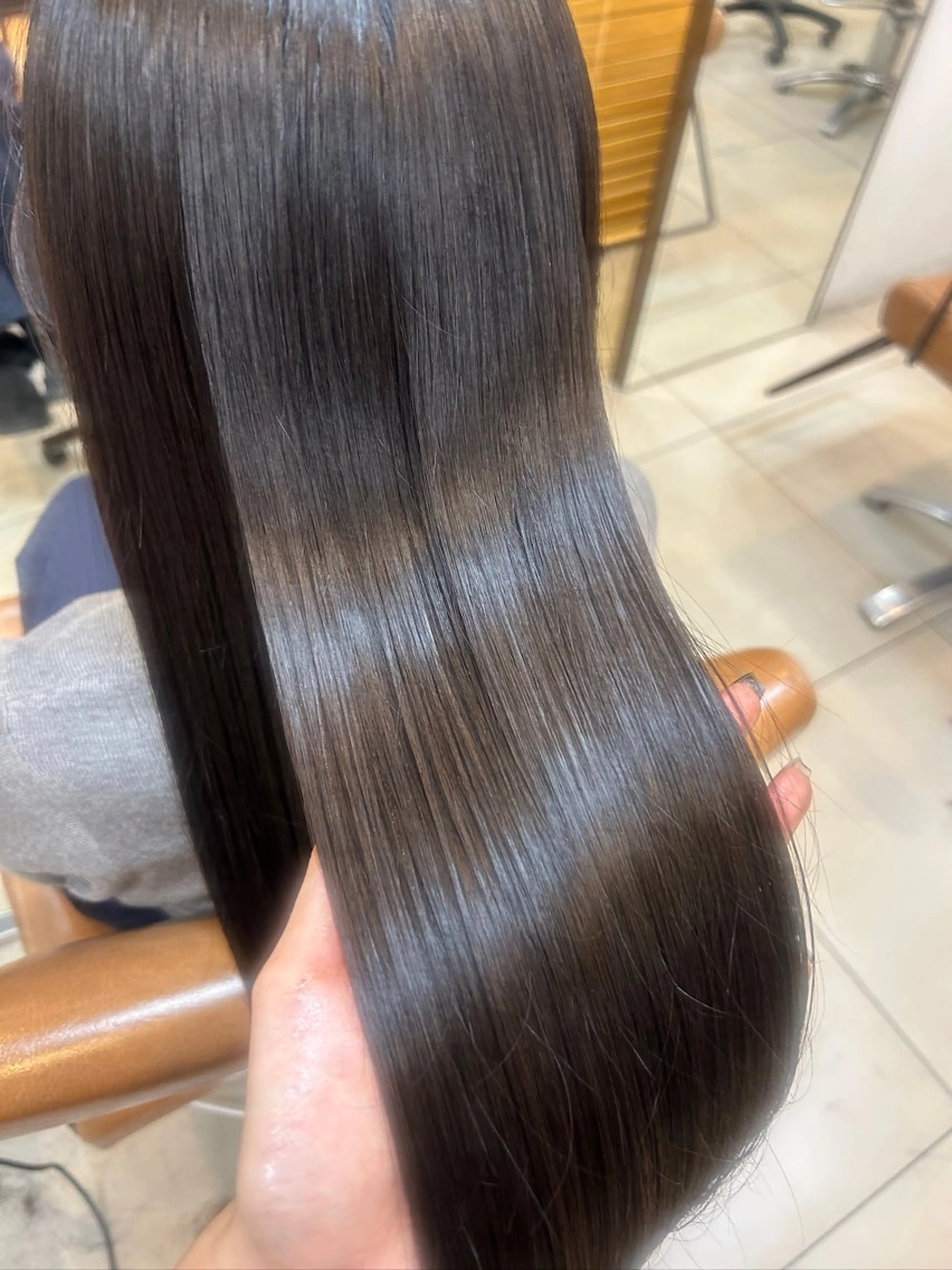 ロング カラー 透明感カラー グレージュ 髪質改善 カット ヘアカラー トリートメント 阪田 真奈未のヘアスタイル