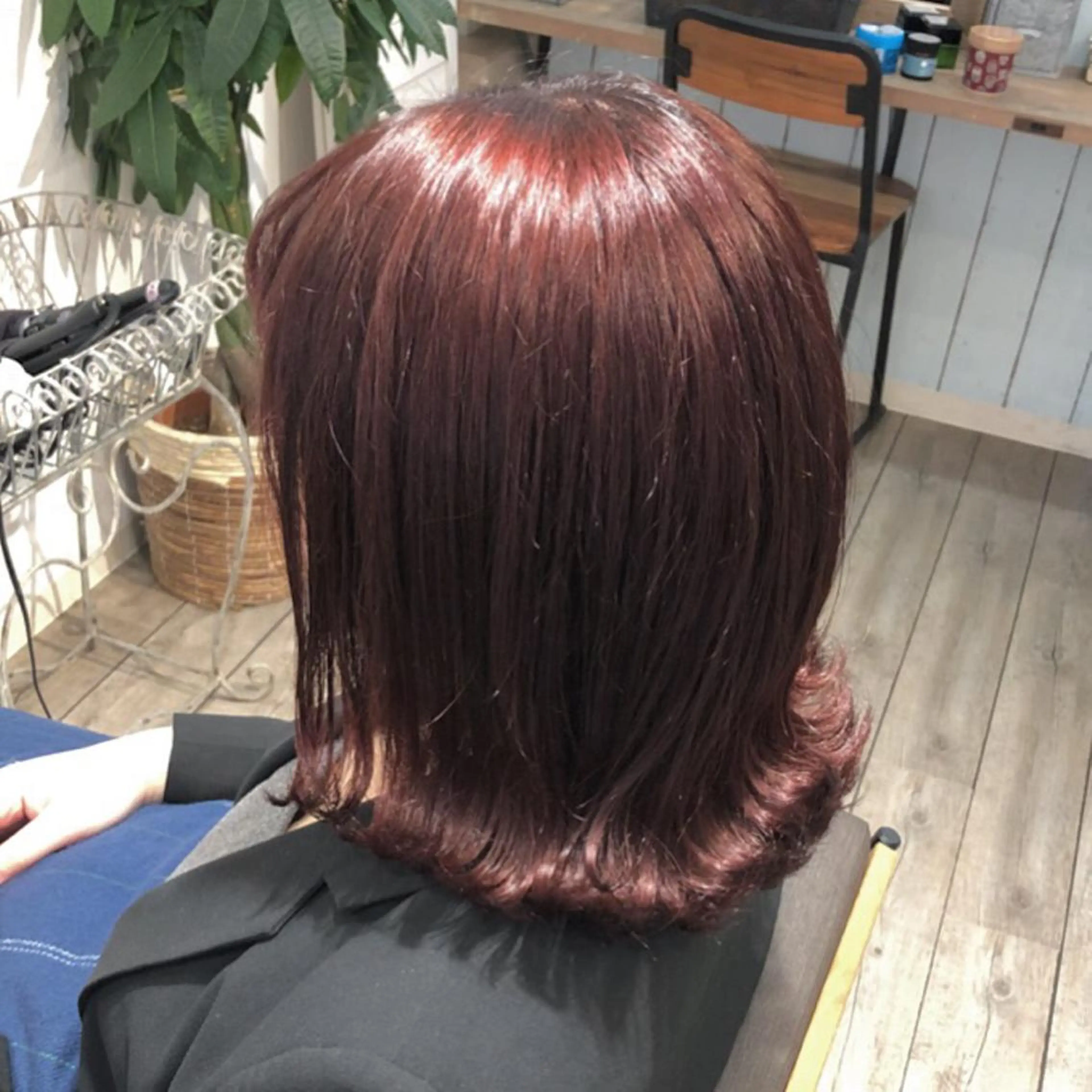 ショート カラー ヘアアレンジ レッドカラー ローズカラー 顔周りカット・相談 レイヤーも◎しずくのヘアスタイル