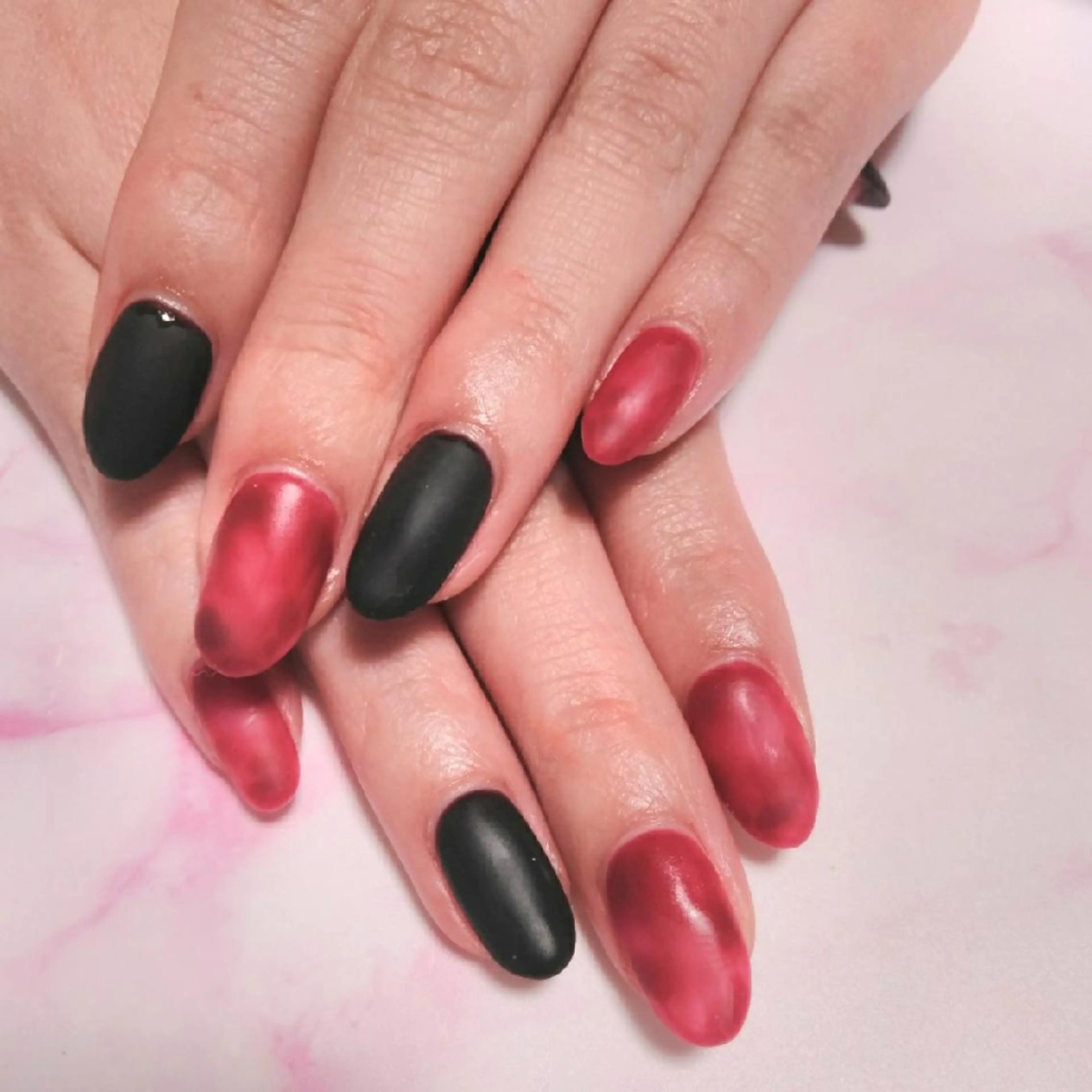 ネイル エステとネイル ローズコンフォートのネイルデザイン