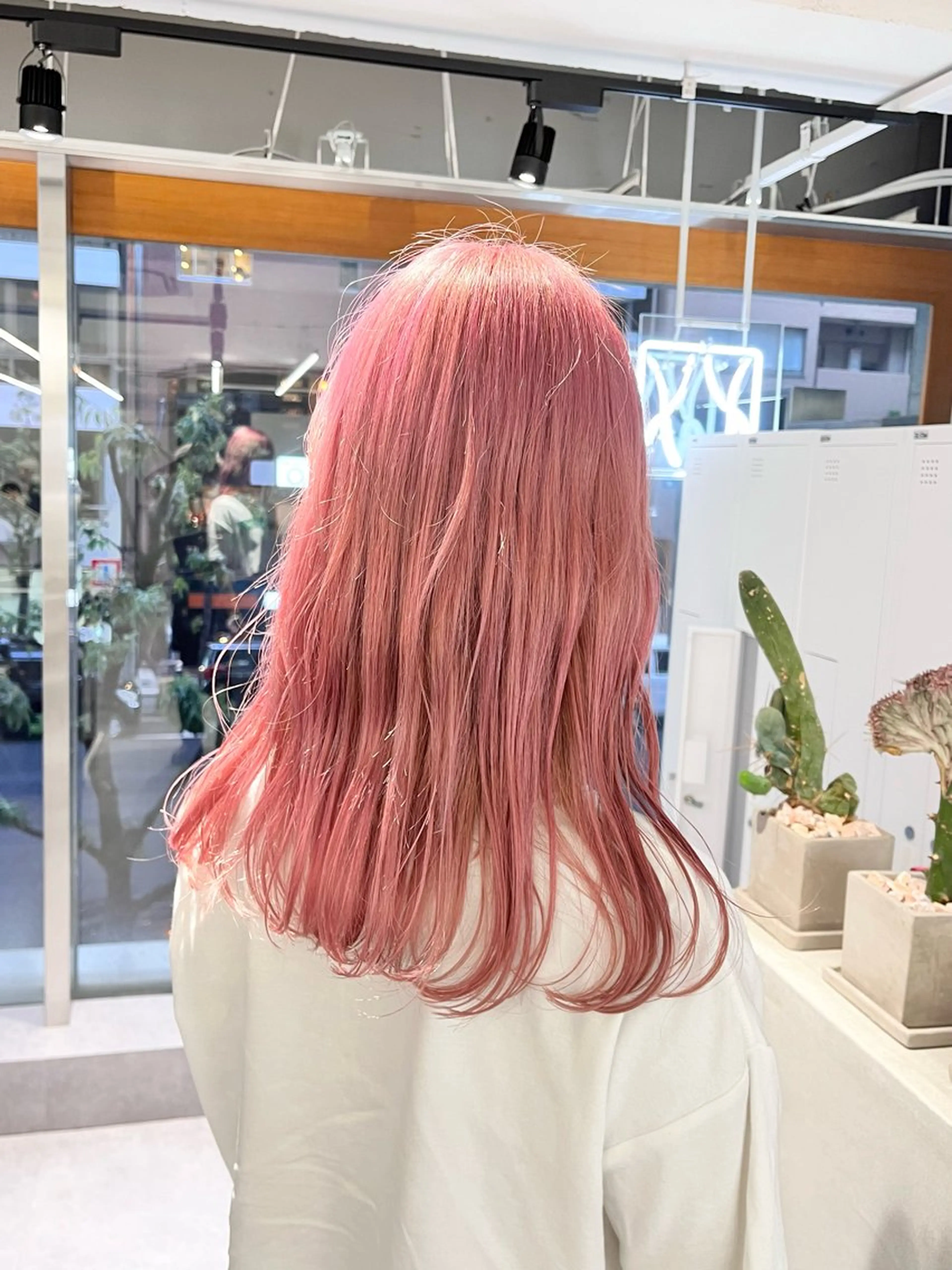 ミディアム カラー デザインカラー ダブルカラー ハイトーンカラー インナーカラー ピンクカラー デザインカラー 小西勇次のヘアスタイル