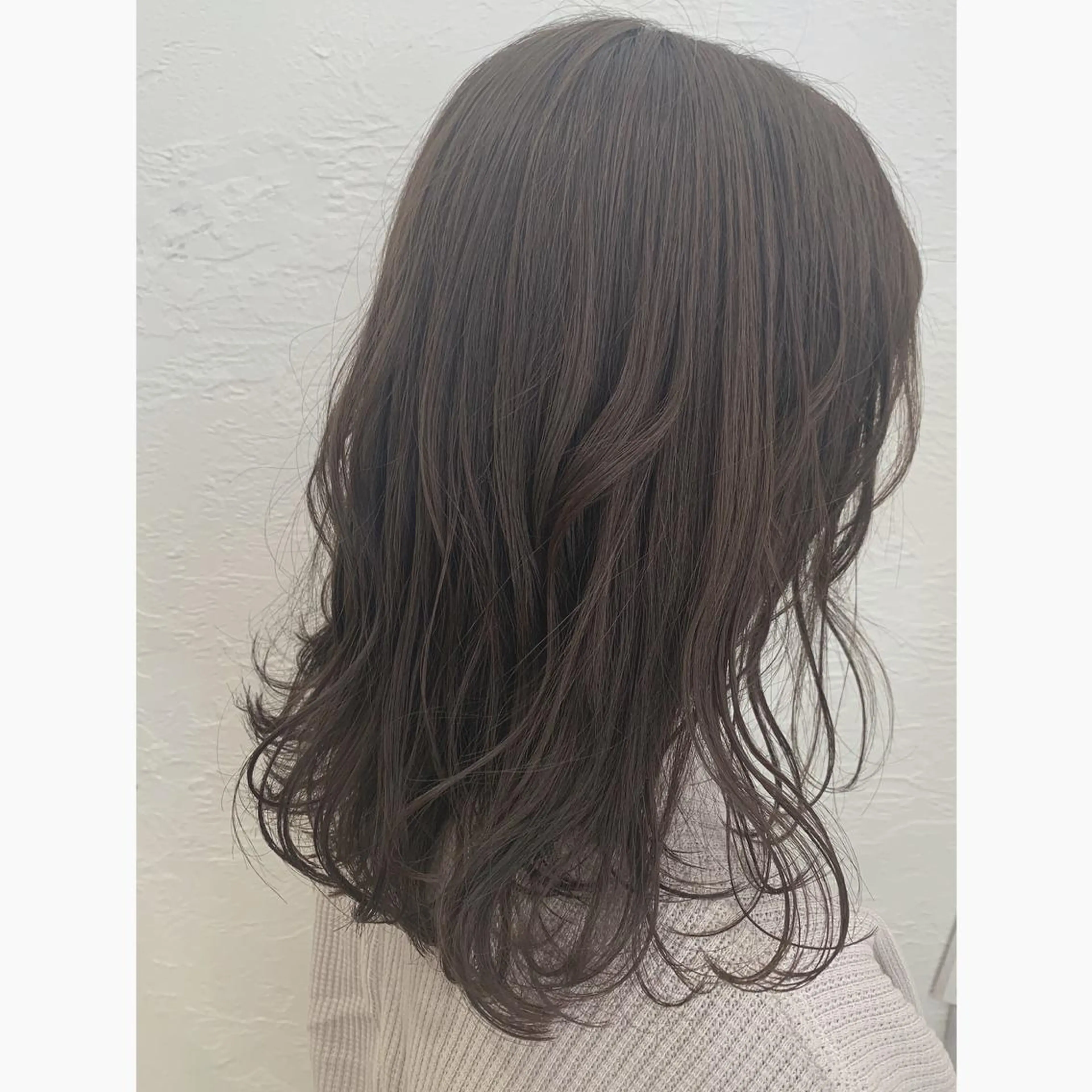 セミロング カラー fio マナミのヘアスタイル