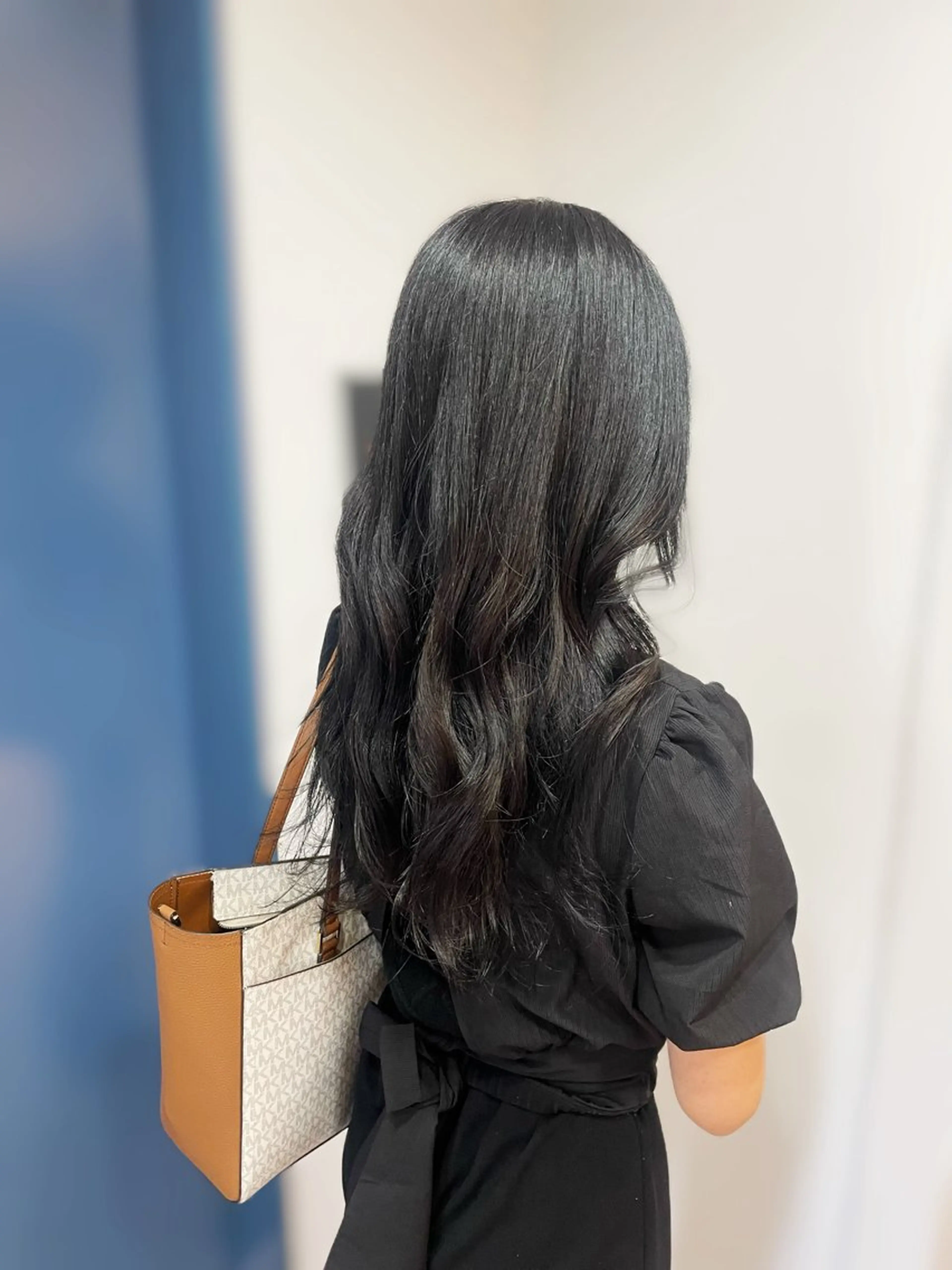 ロング カラー 川本 芹奈のヘアスタイル