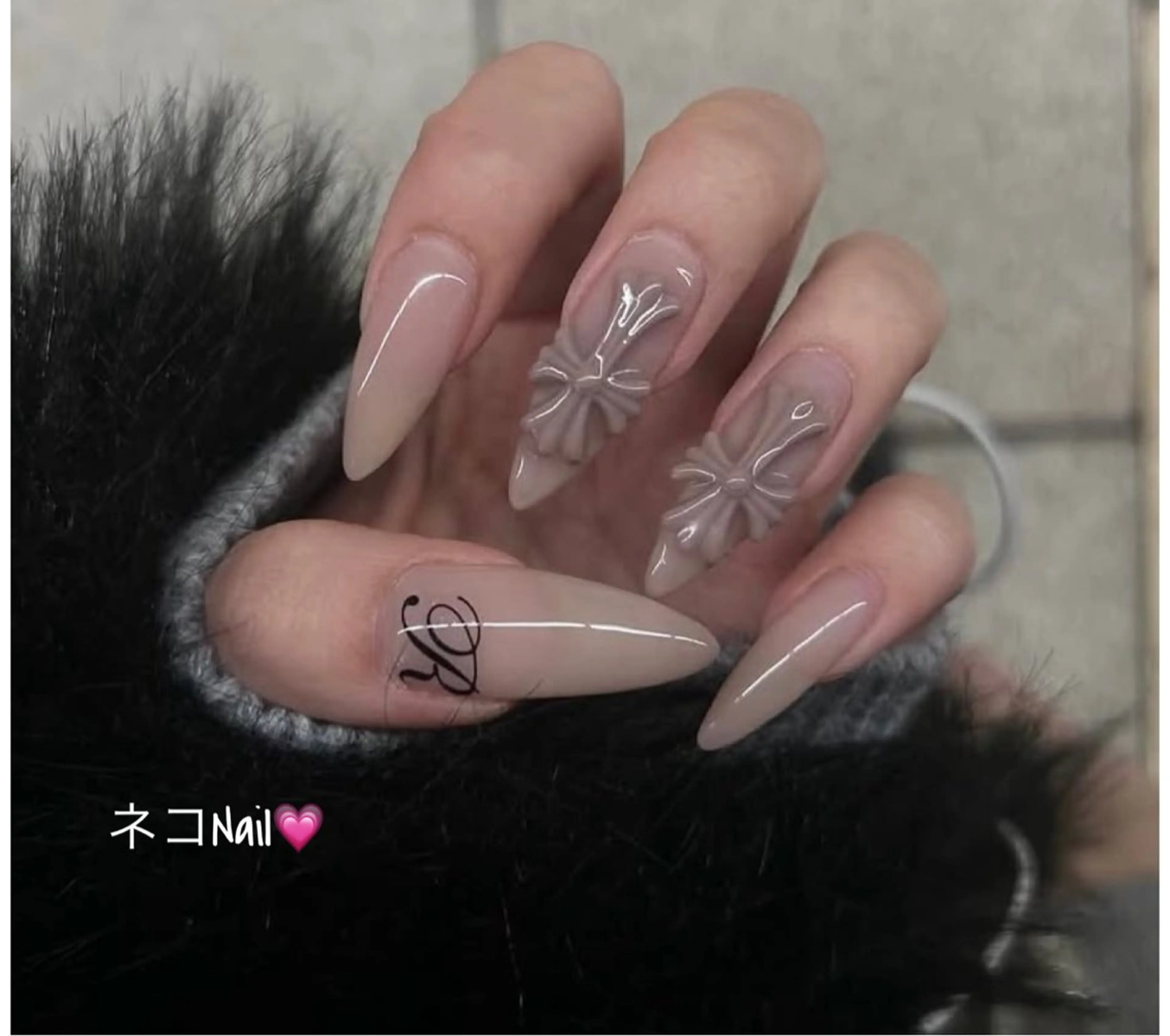 ネイル フレンチネイル ラメ(グリッター) ストーンネイル ワンホンネイル ハンドネイル ネコ Nailのネイルデザイン