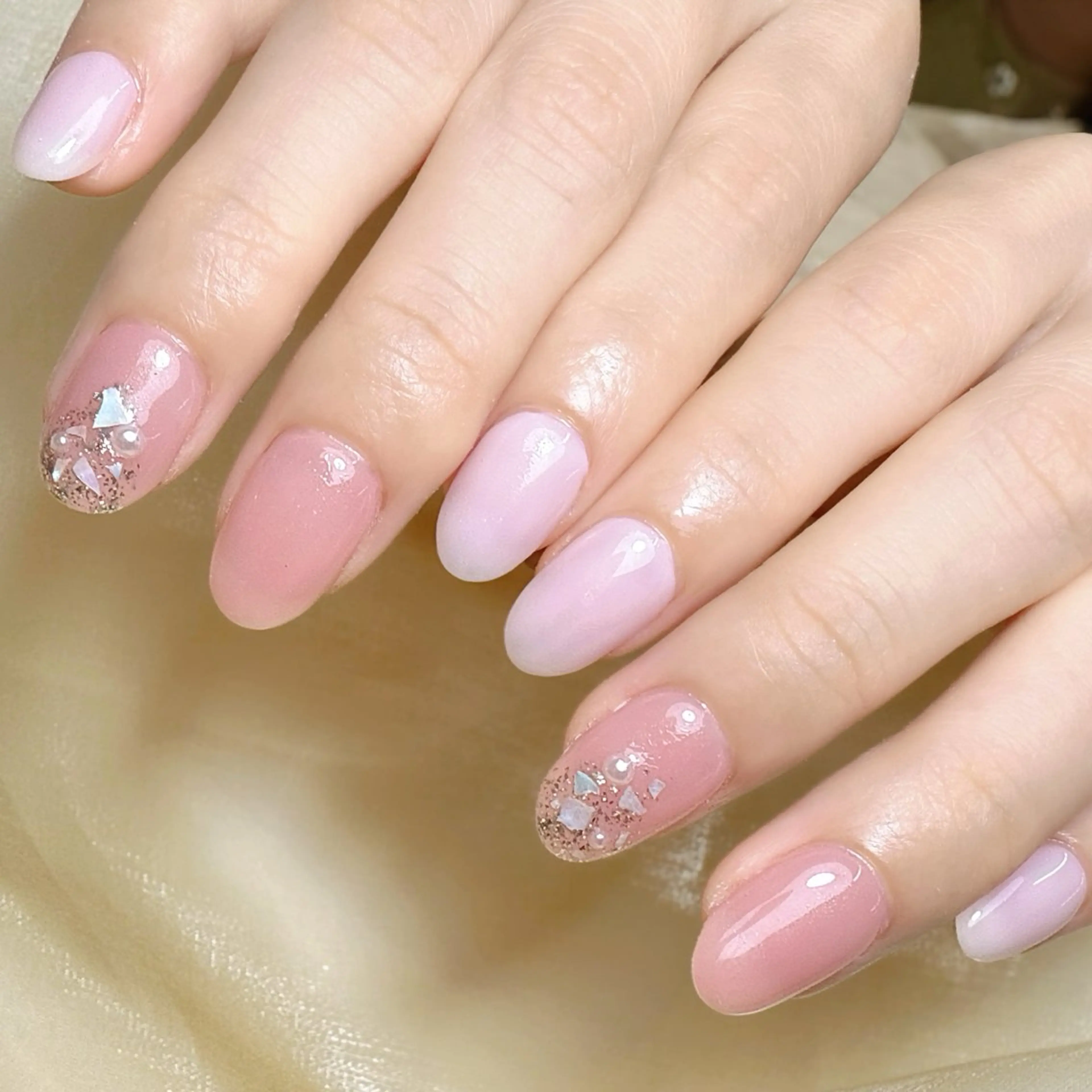 ネイル ハンドネイル グロー ネイルのネイルデザイン