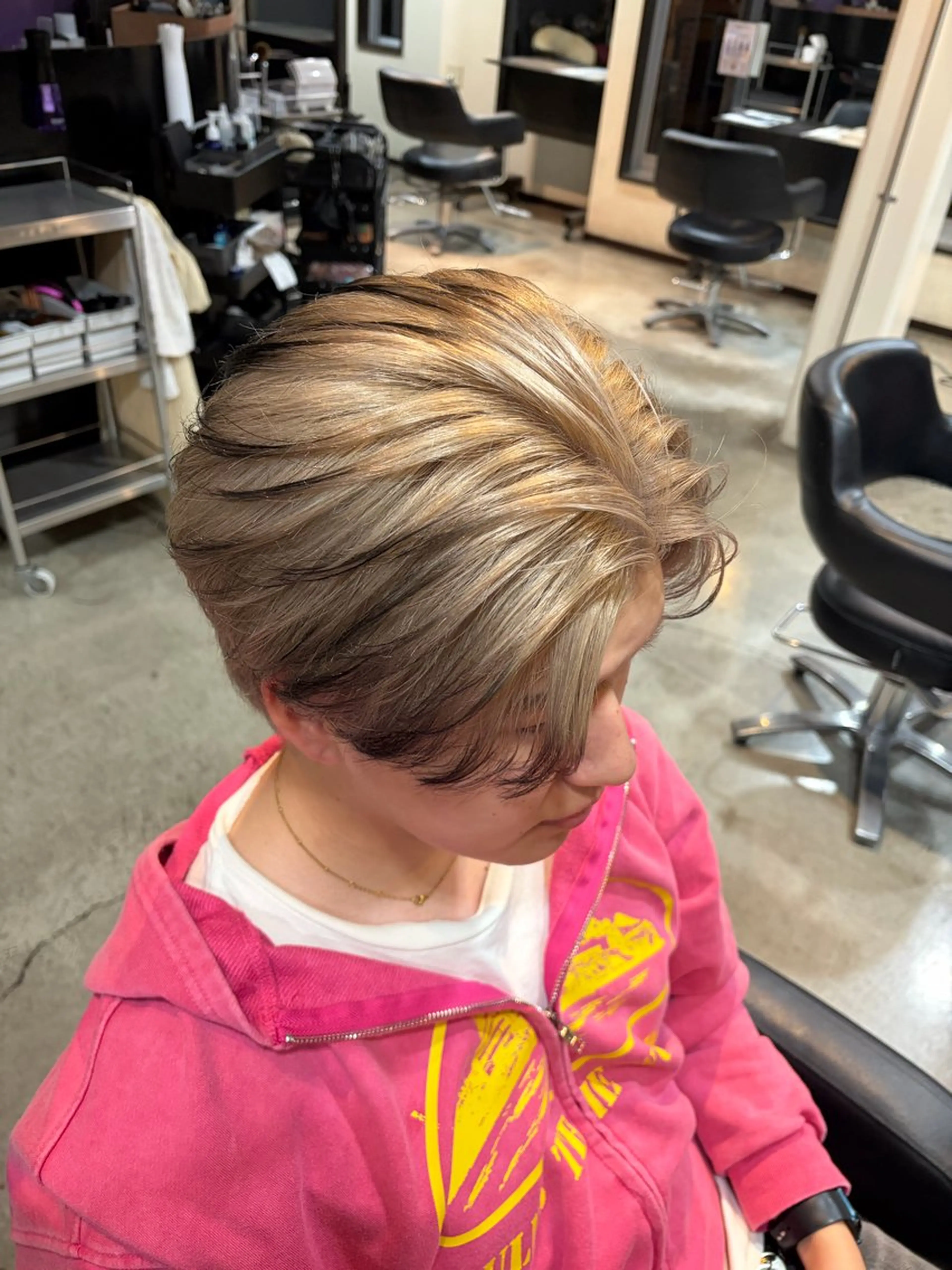 ショート ヘアカラー おがわ りくのヘアスタイル