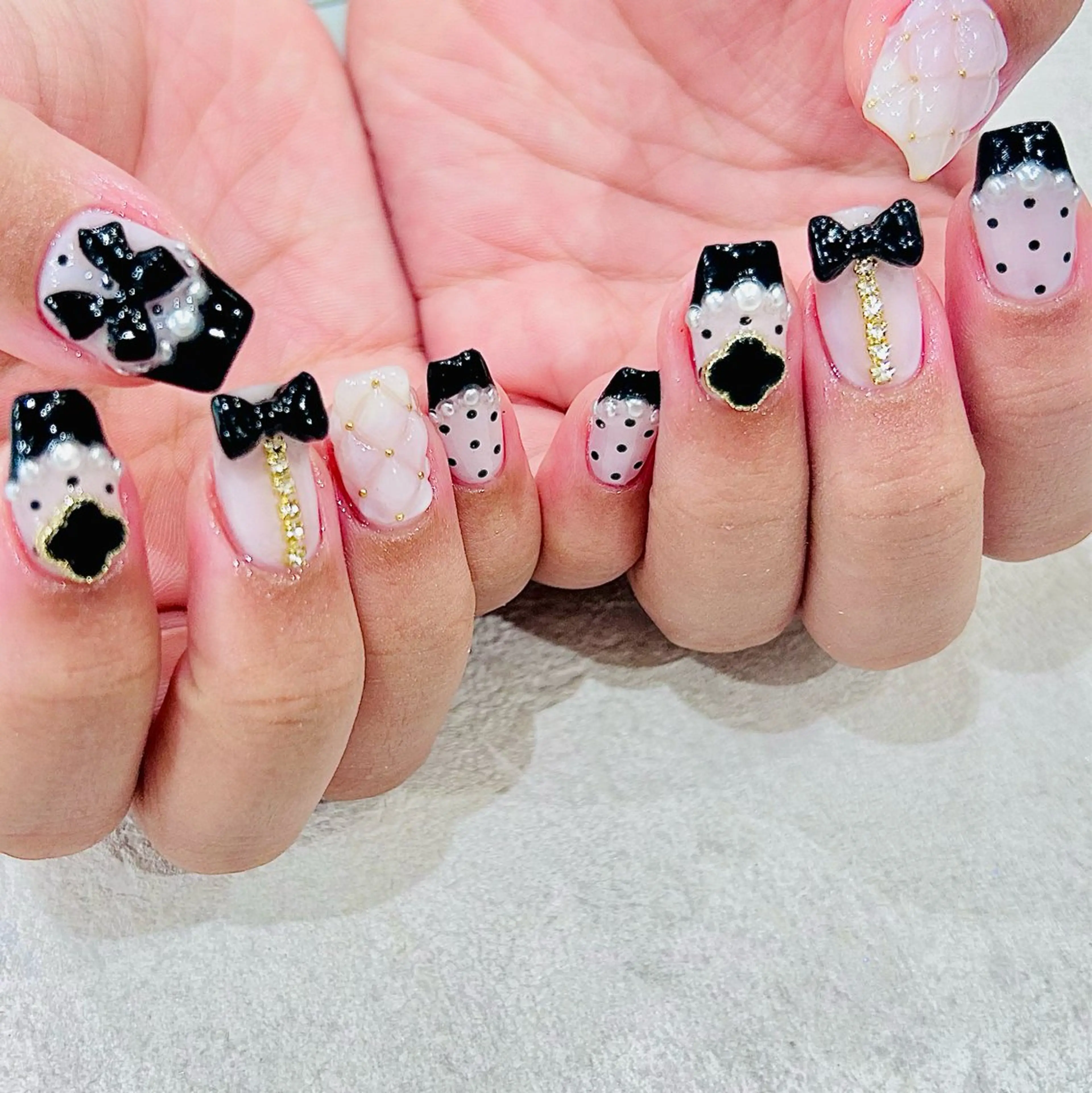 ネイル ストーンネイル ハンドネイル muum_nail 新宿2分 三丁目1分のネイルデザイン