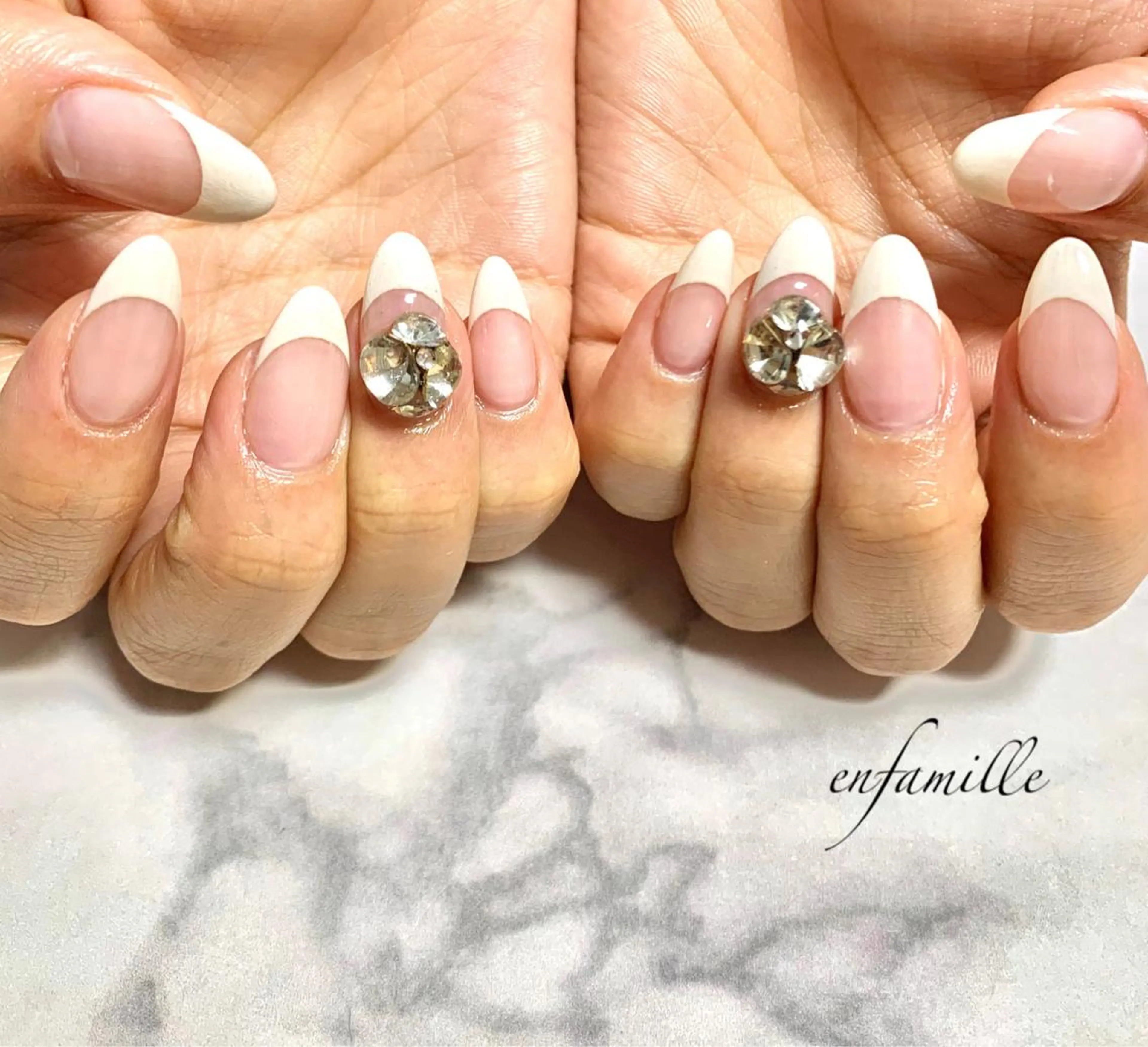 ネイル ストーンネイル ハンドネイル nail salon en familleのネイルデザイン