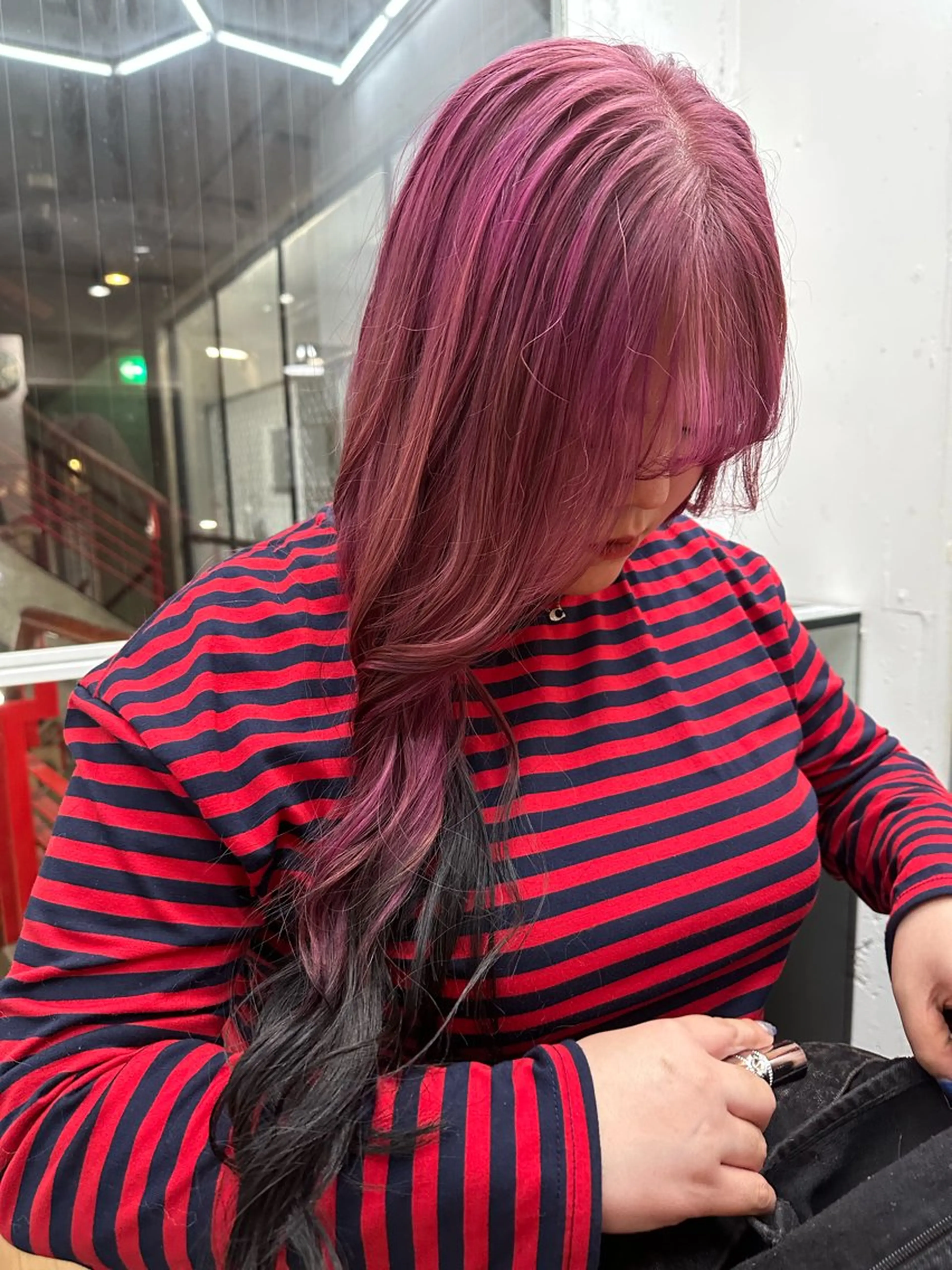 カラー ダブルカラー 尾方 杏里のヘアスタイル