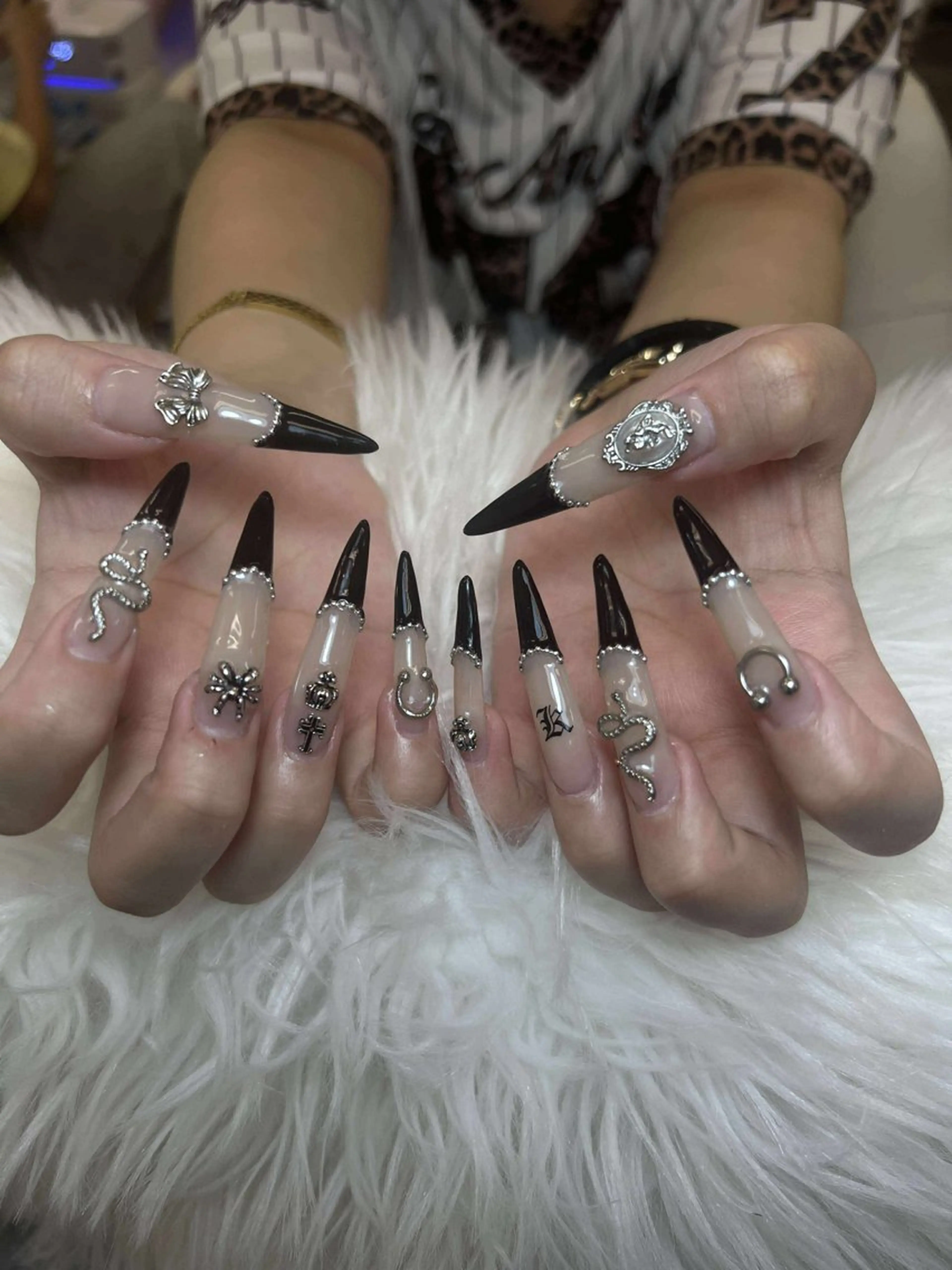 ネイル アートネイル オーロラネイル チークネイル 長さ出し フットネイル ハンドネイル ハンドケア Anh Nail 歌舞伎町のネイルデザイン