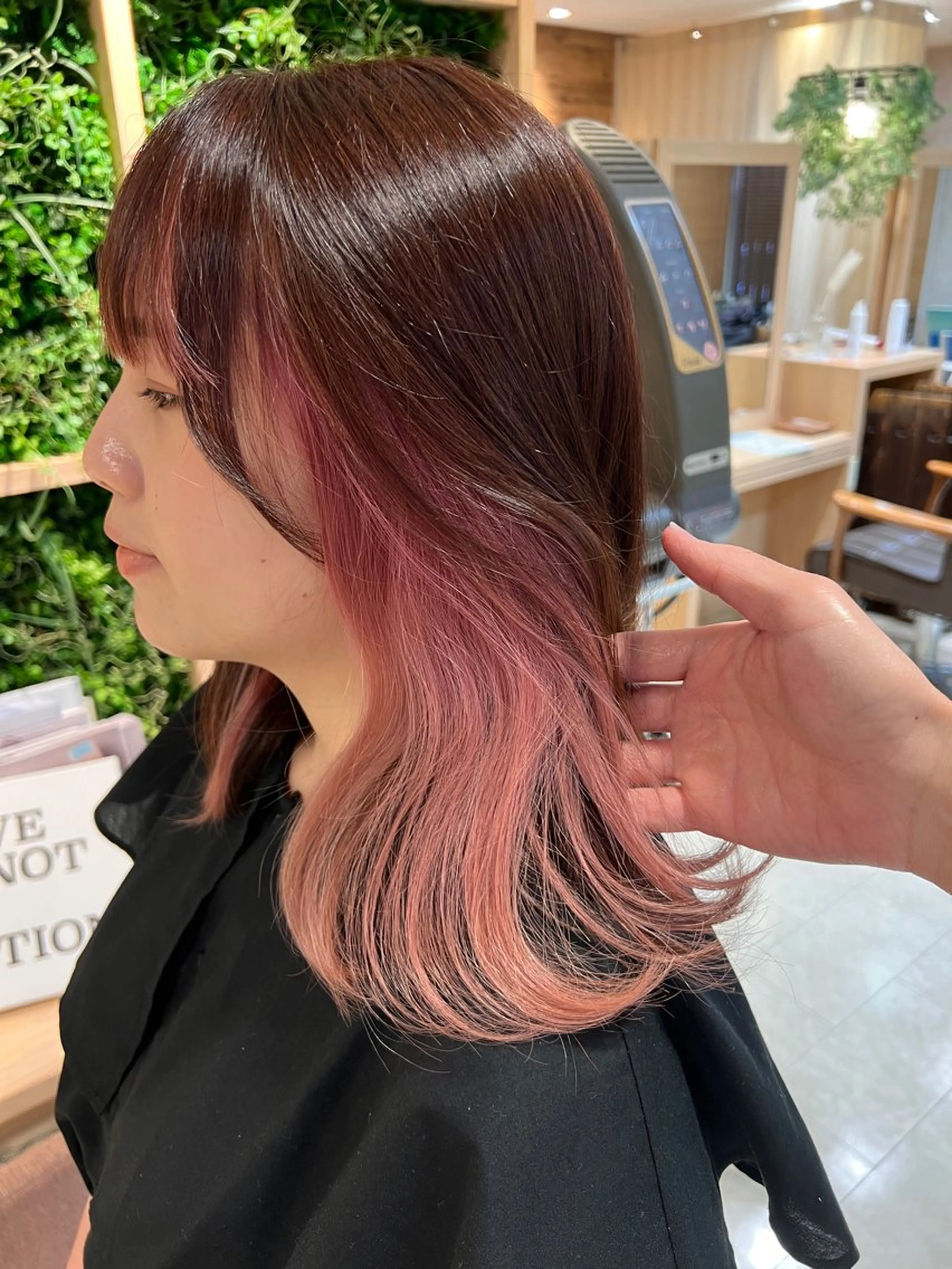 ミディアム カラー ブリーチ デザインカラー インナーカラー ピンクカラー カット ヘアカラー ZEAL SALON阿見店(ジールサロン)所属・KENTO 【茨城1の縮毛矯正】のヘアスタイル