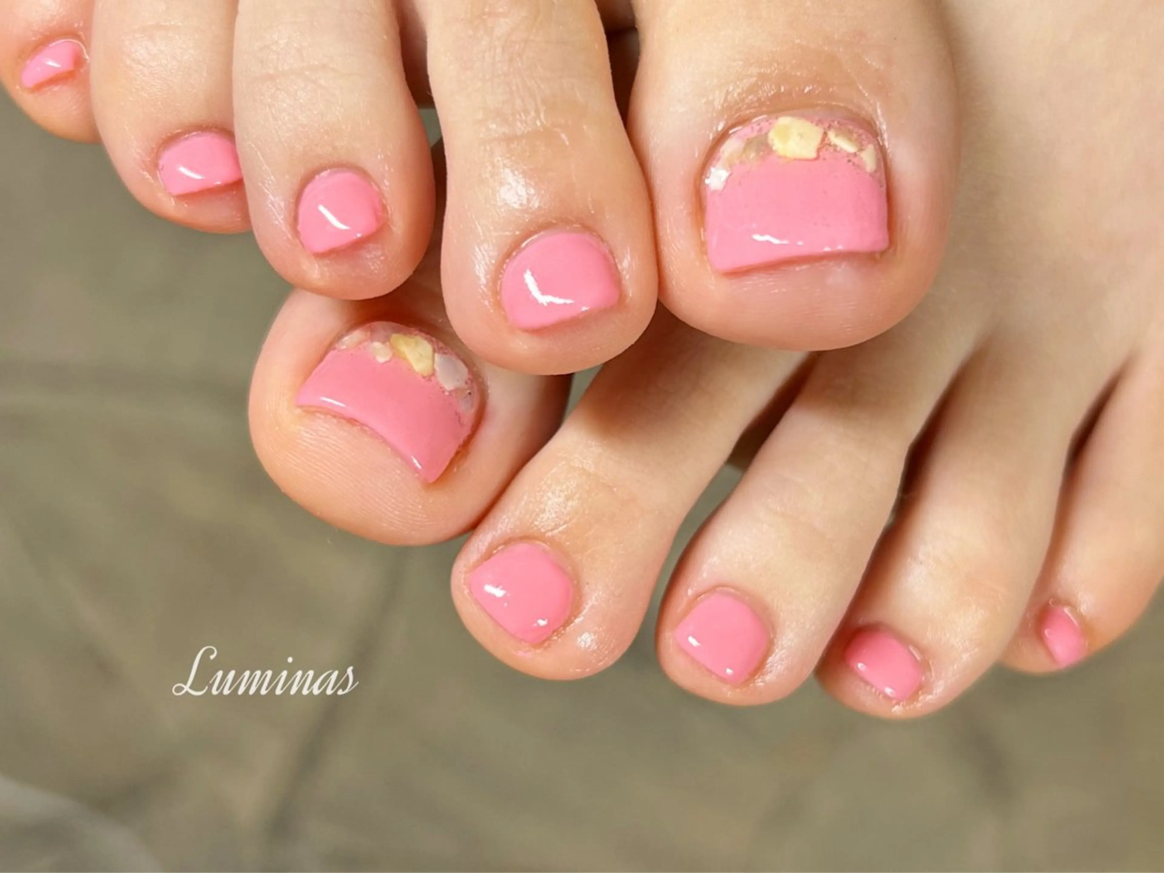 ネイル ラメ(グリッター) ピンク フットネイル ruffle Asukaのネイルデザイン