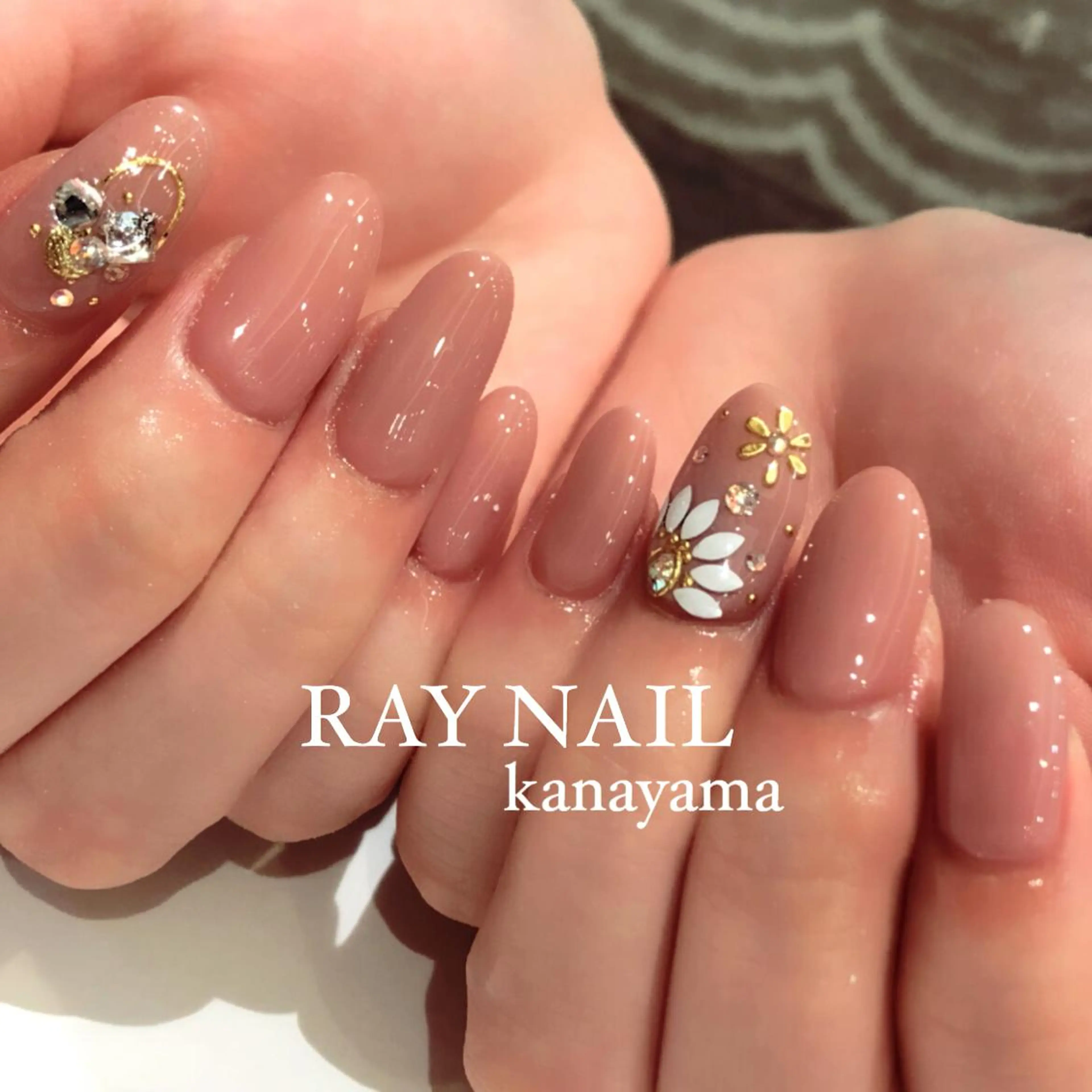 ネイル アートネイル ワンカラーネイル ストーンネイル Arowa 伊田のネイルデザイン