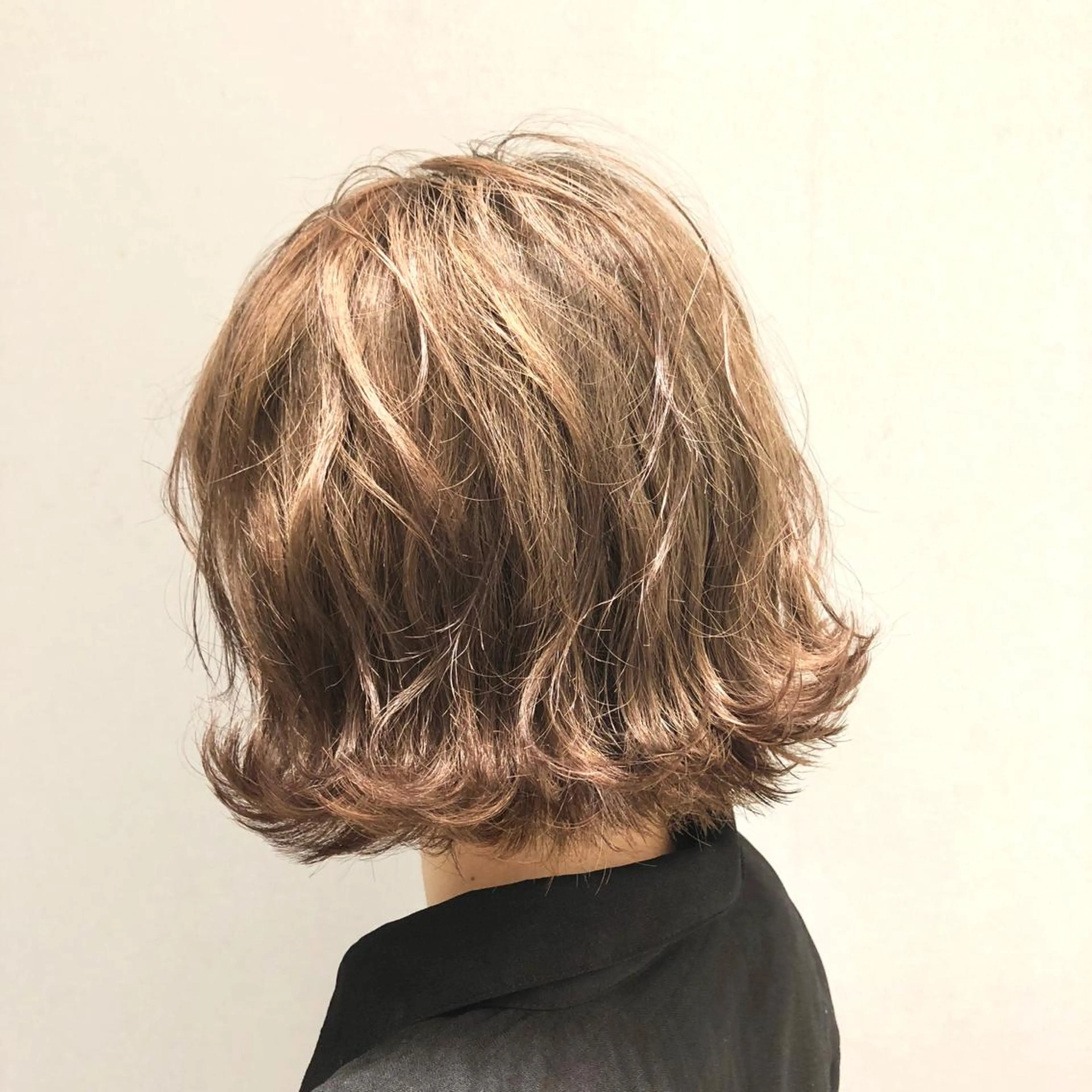 ショート カラー ブリーチ ケアブリーチ グレージュ 🌈ぷる艶カラー🌈 髪質改善👑柳沼尚貴のヘアスタイル