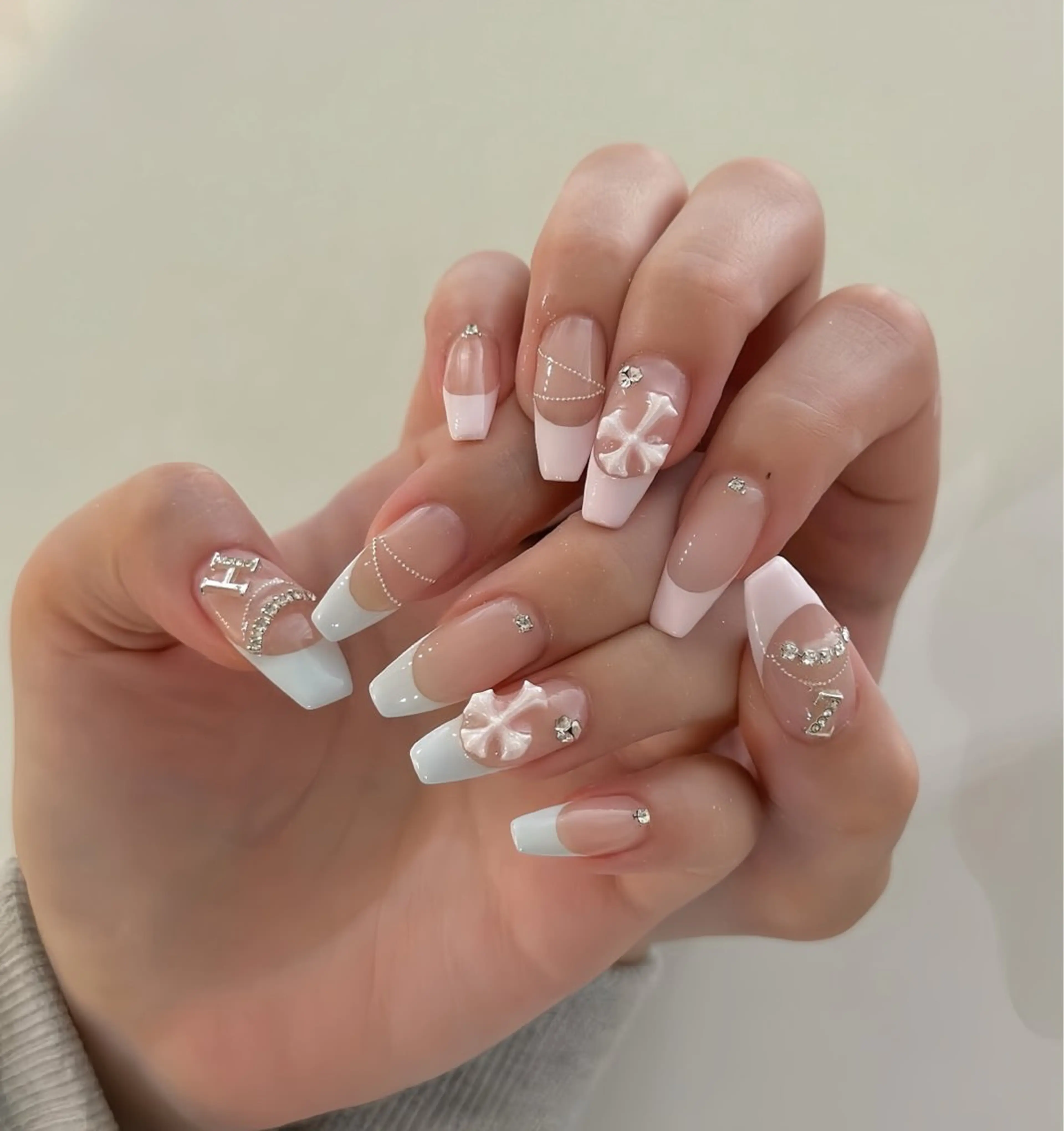 ネイル アートネイル 長さ出し ガーリー 韓国ネイル 持ち込み Rin Nail 新大久保店のネイルデザイン