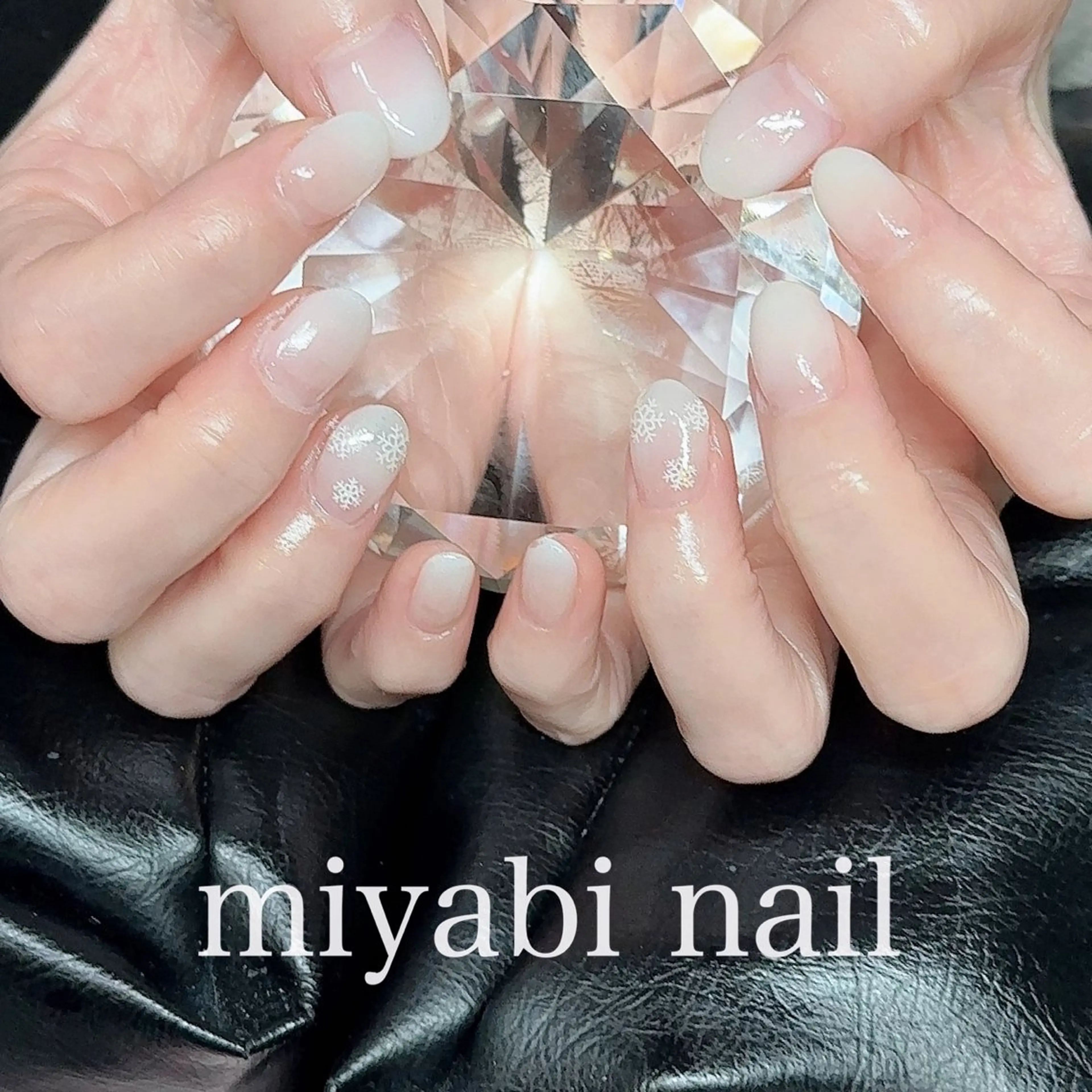 ネイル ジェルネイル グラデーション ホワイト 冬ネイル ハンドネイル miyabi nail 桂川駅近くのネイルデザイン