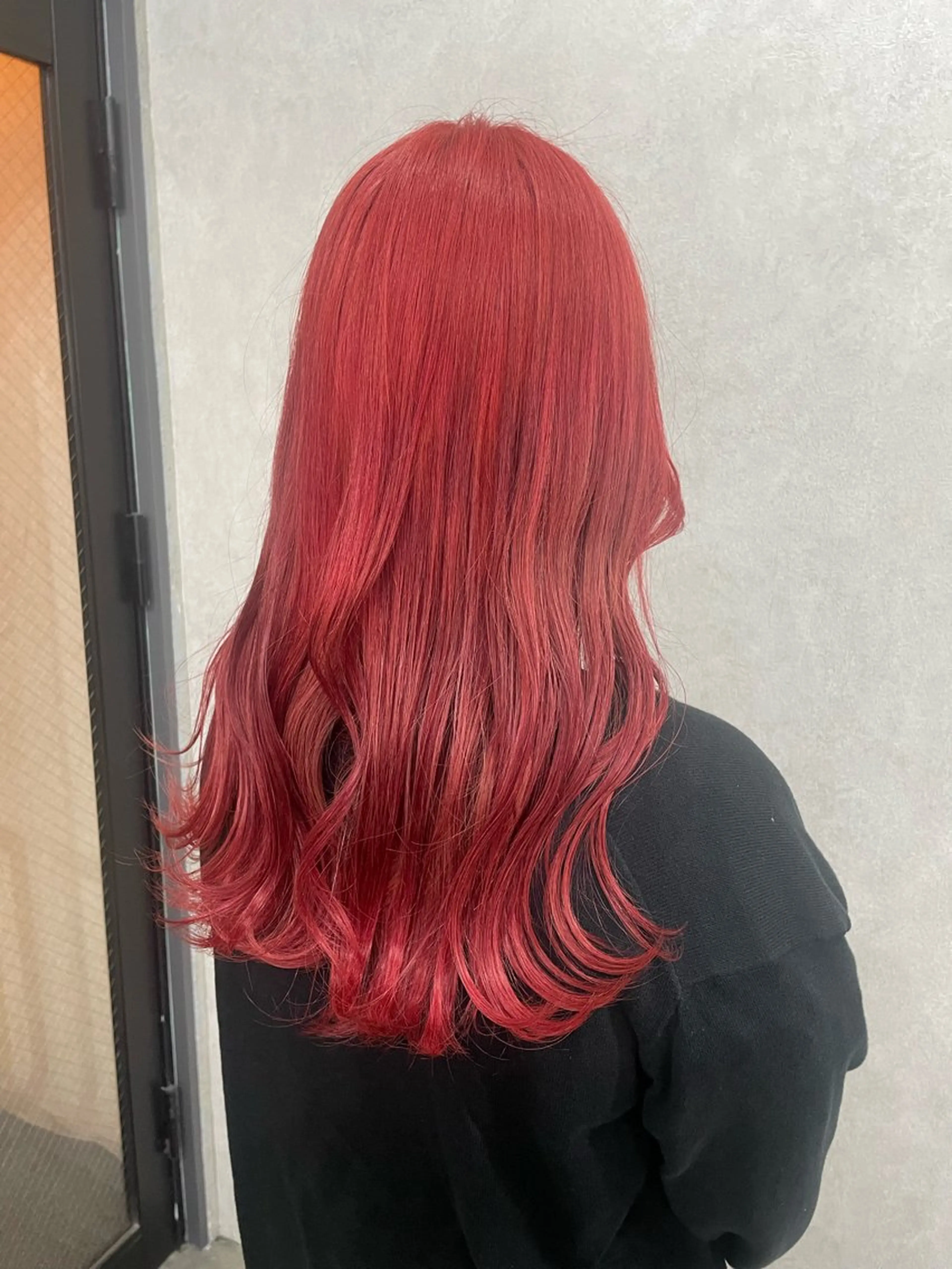 ロング カラー レッドカラー AIRI layer cut hairのヘアスタイル