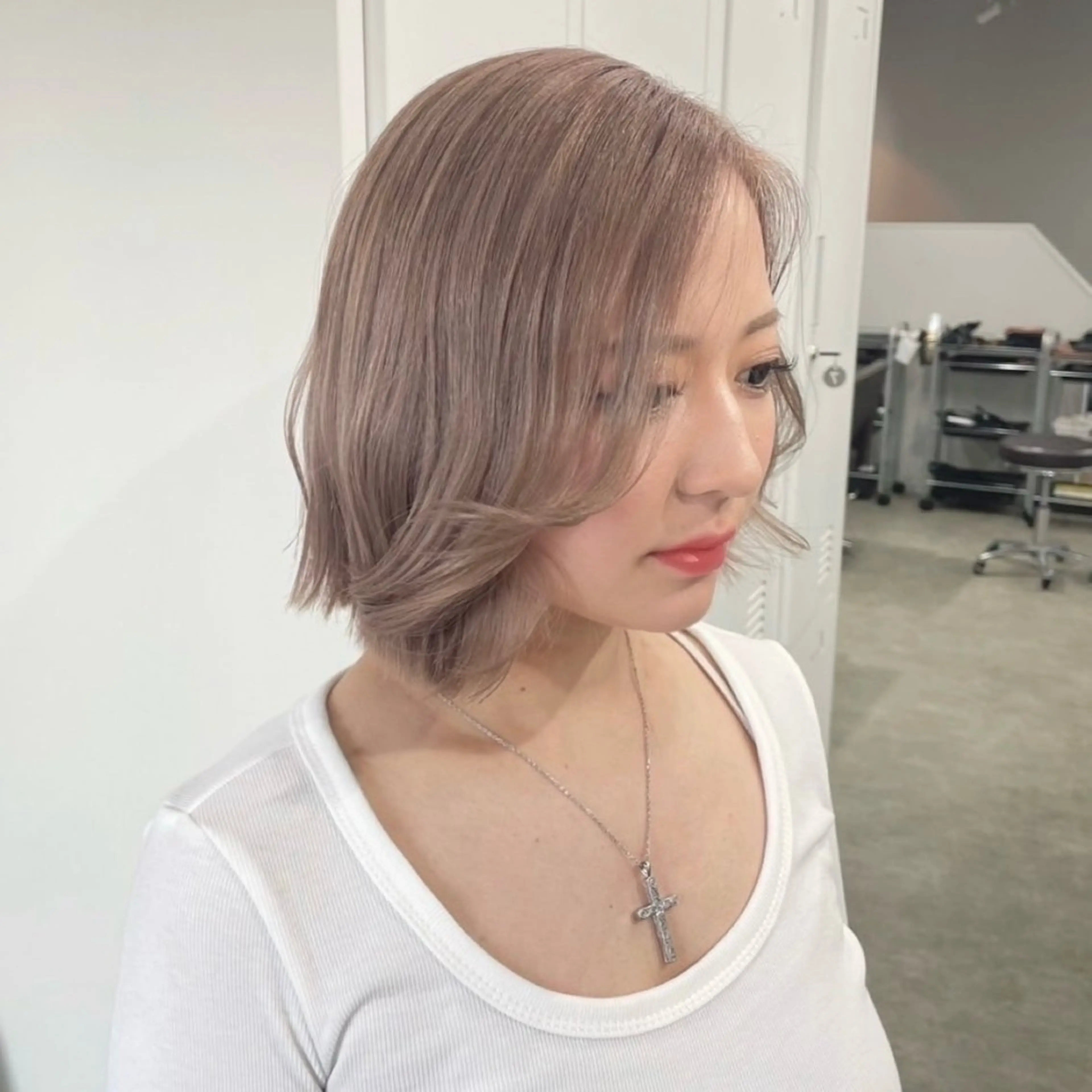 ミディアム カラー ベージュカラー ミルクティーベージュ REINA ISHIDOのヘアスタイル