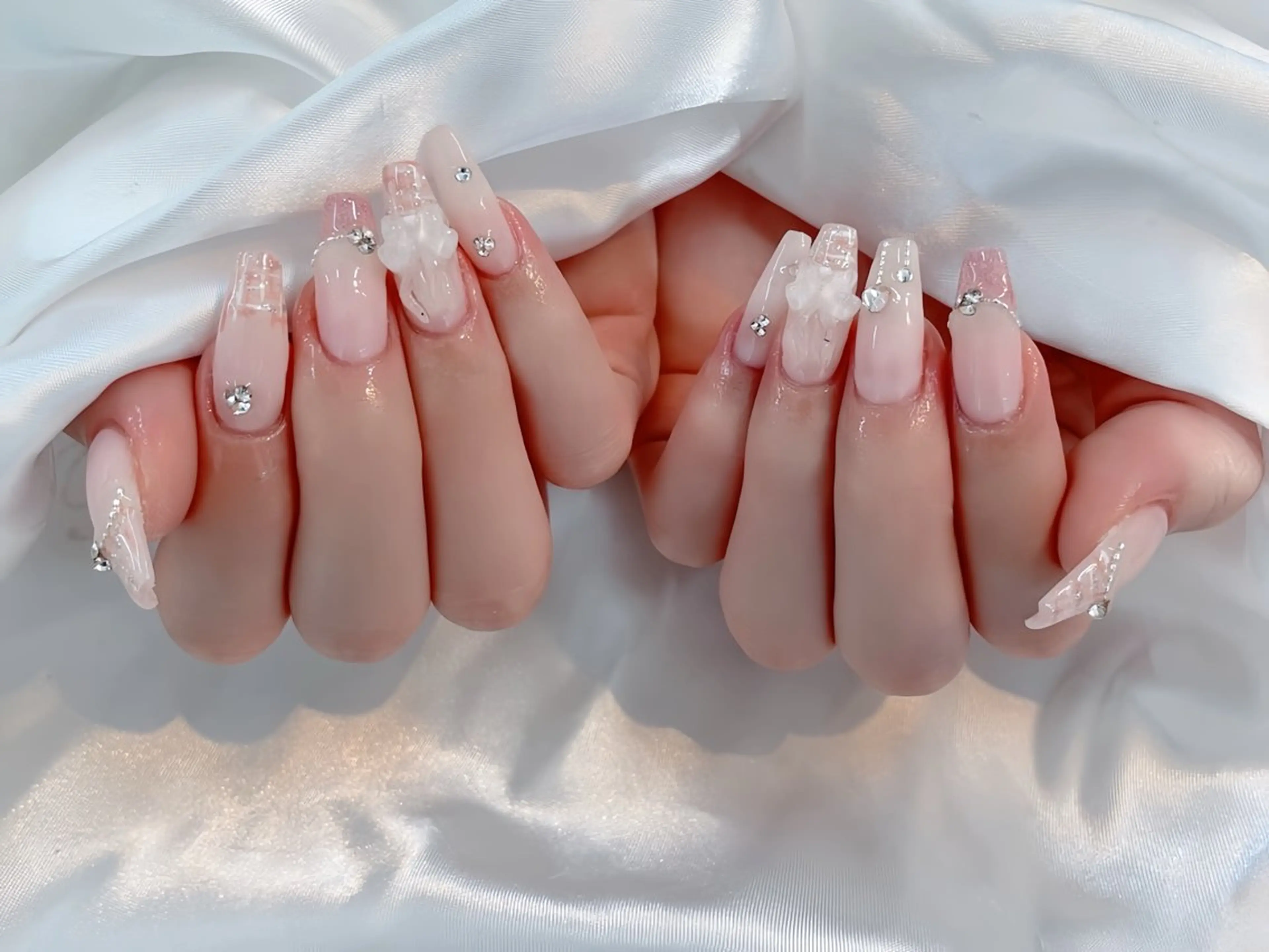 ネイル アートネイル チークネイル ジェルネイル ロングネイル マグネットネイル ハンドネイル Rin Nail 新大久保店のネイルデザイン