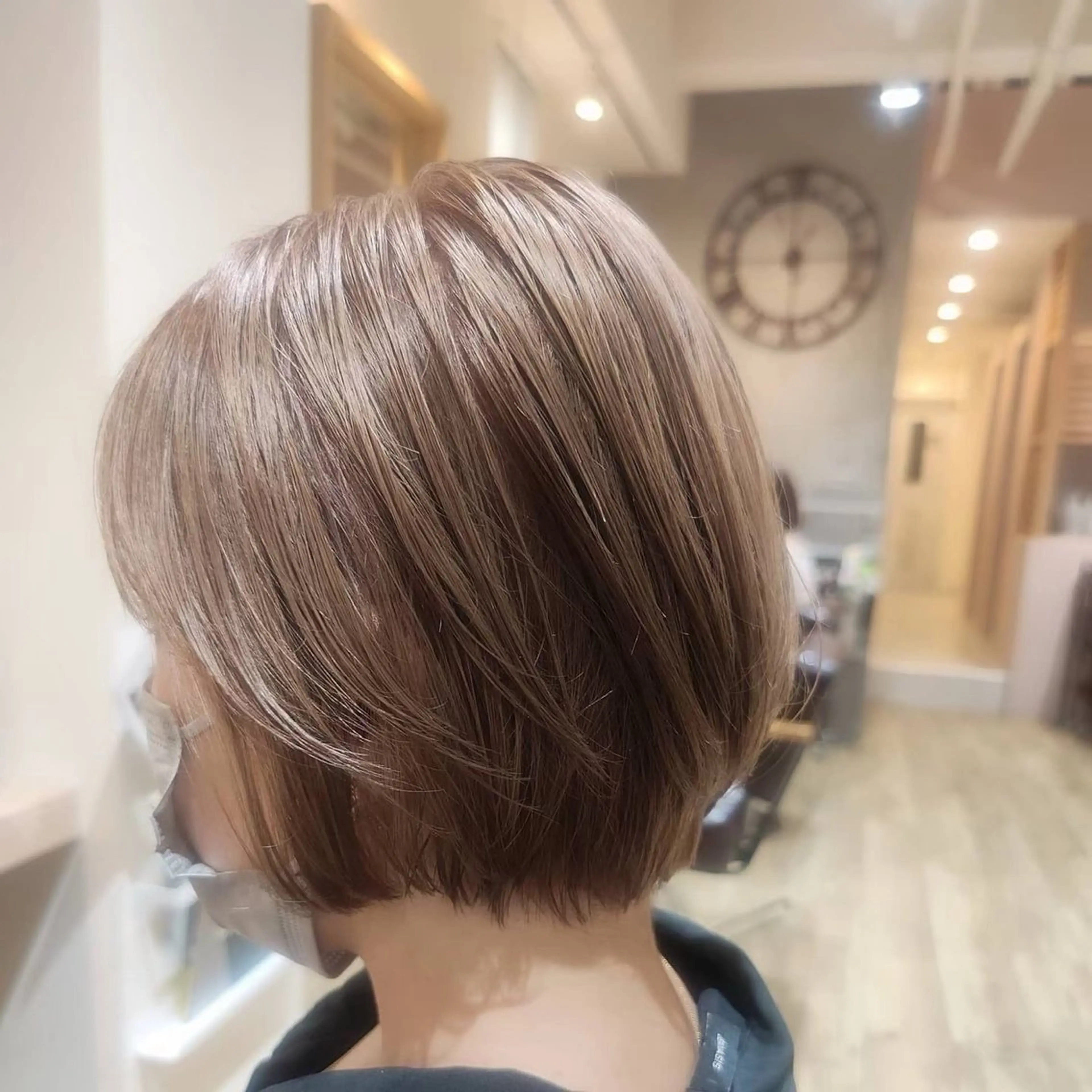 ミディアム 鳥見 若菜のヘアスタイル