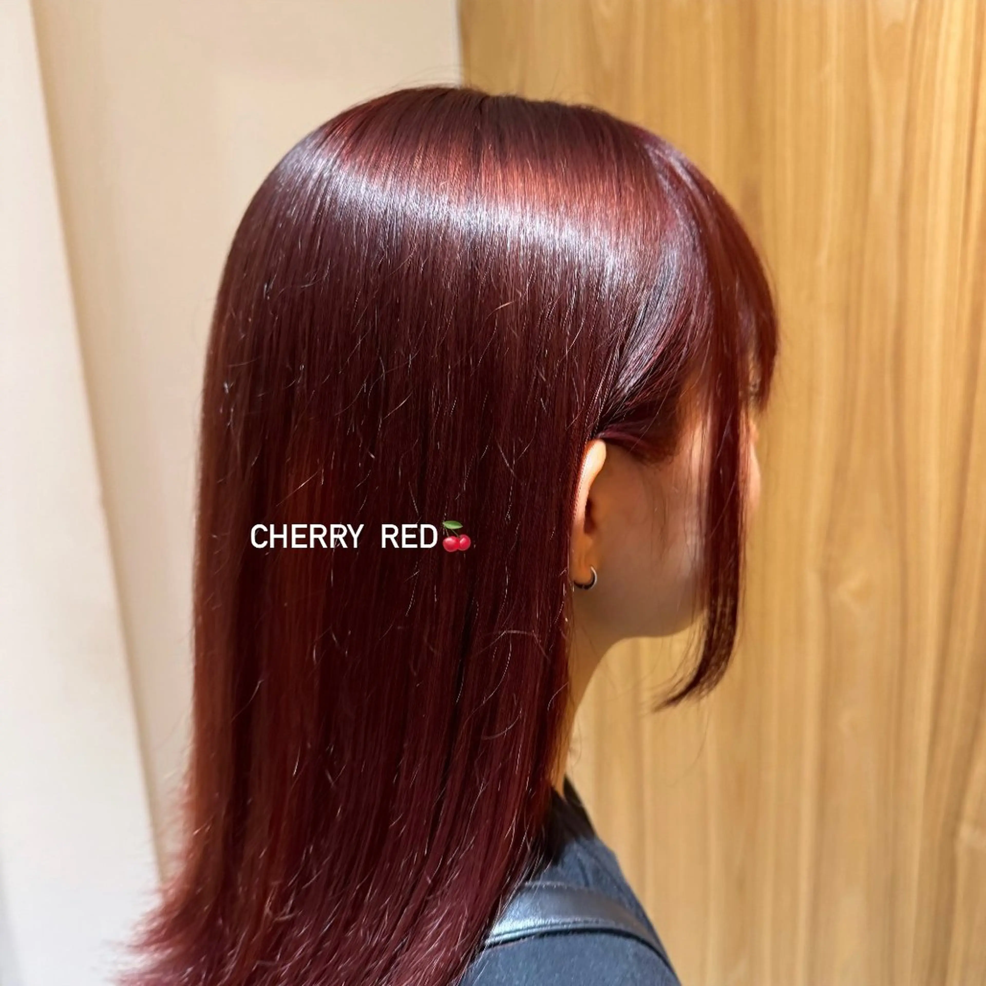 カラー レッドカラー 松尾 汐莉のヘアスタイル