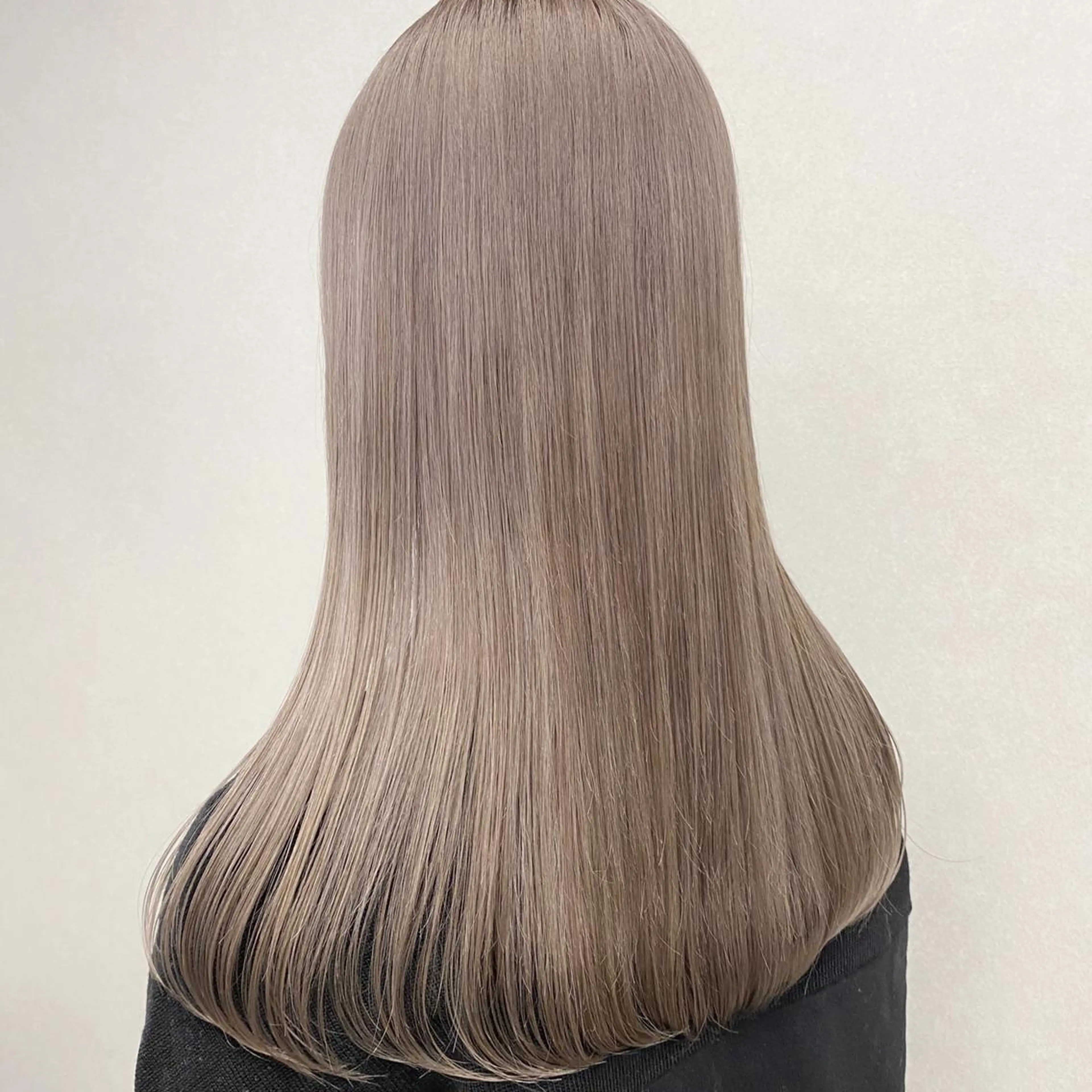 カラー セミロング ベージュカラー ブリーチ ケアブリーチ 透明感カラー ミルクティーベージュ ヘアカラー トリートメント ♡韓国ヘア♡ ブリーチ✨ハイトーンのヘアスタイル