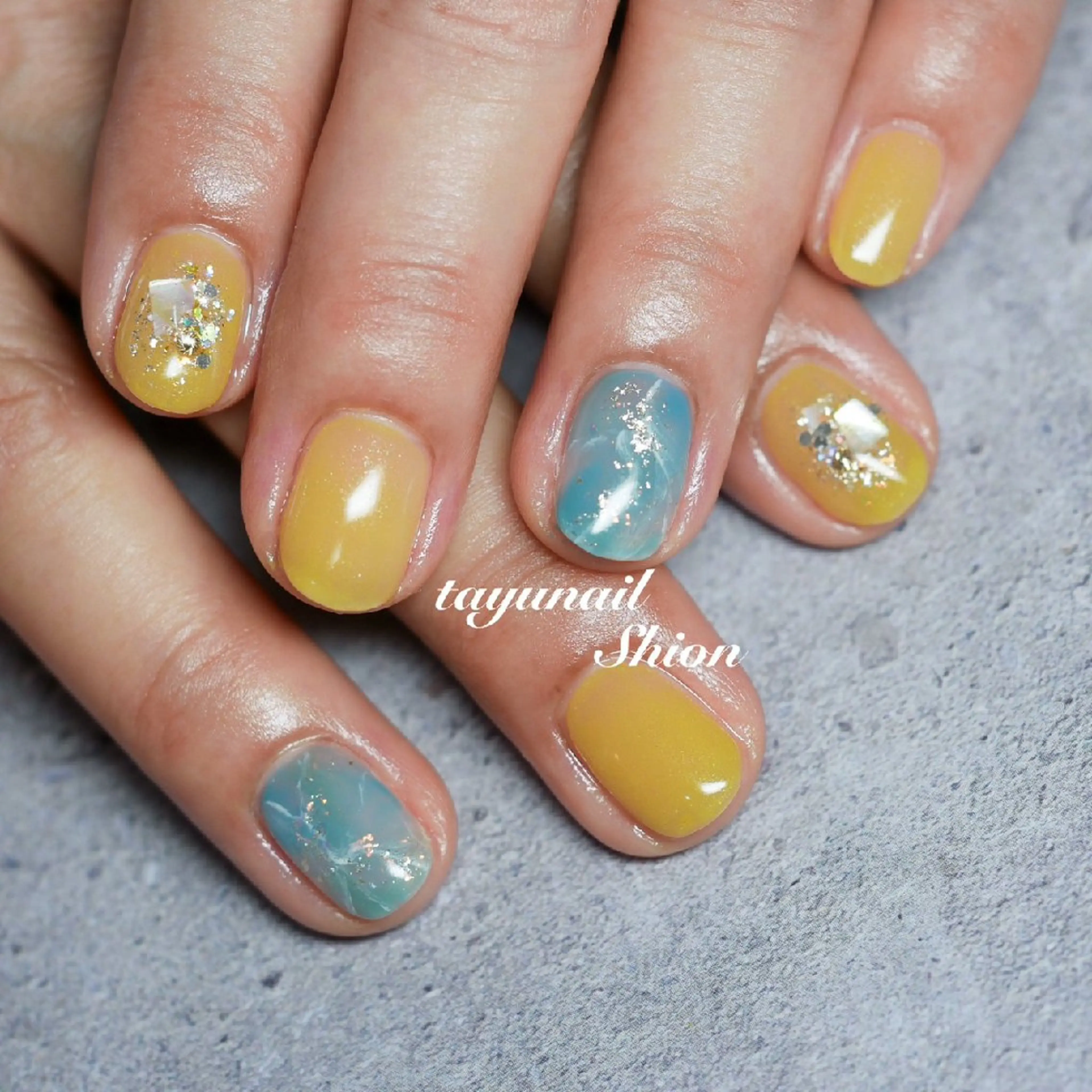 ネイル ブルー ジェルネイル ニュアンスネイル パラジェル 黄色 ネイルサロン 【たゆnail】のネイルデザイン