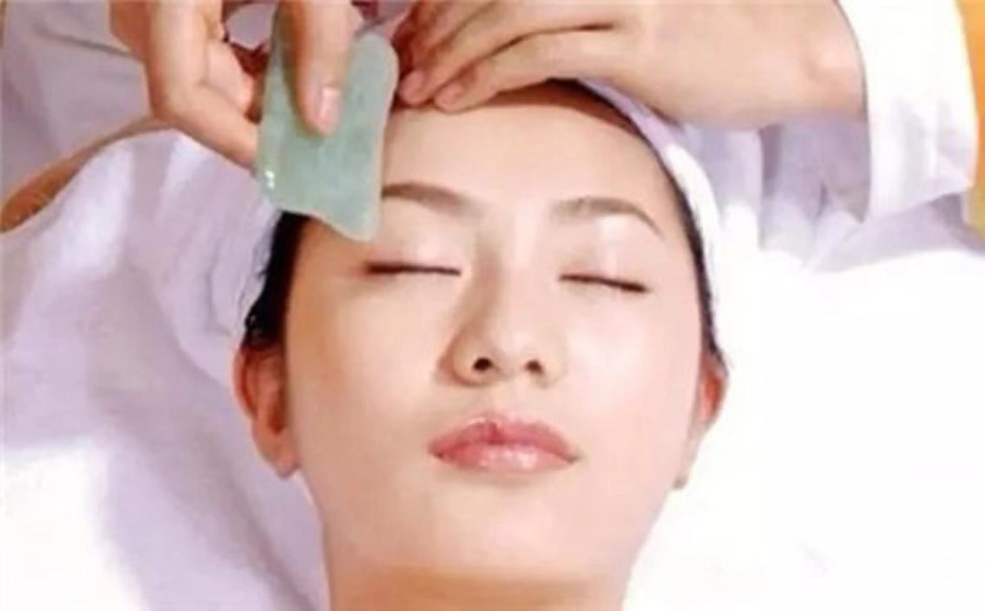 小顔カッサ+小顔コルギ+デコルテマッサージ+ヘッドスパ50分¥4990の写真