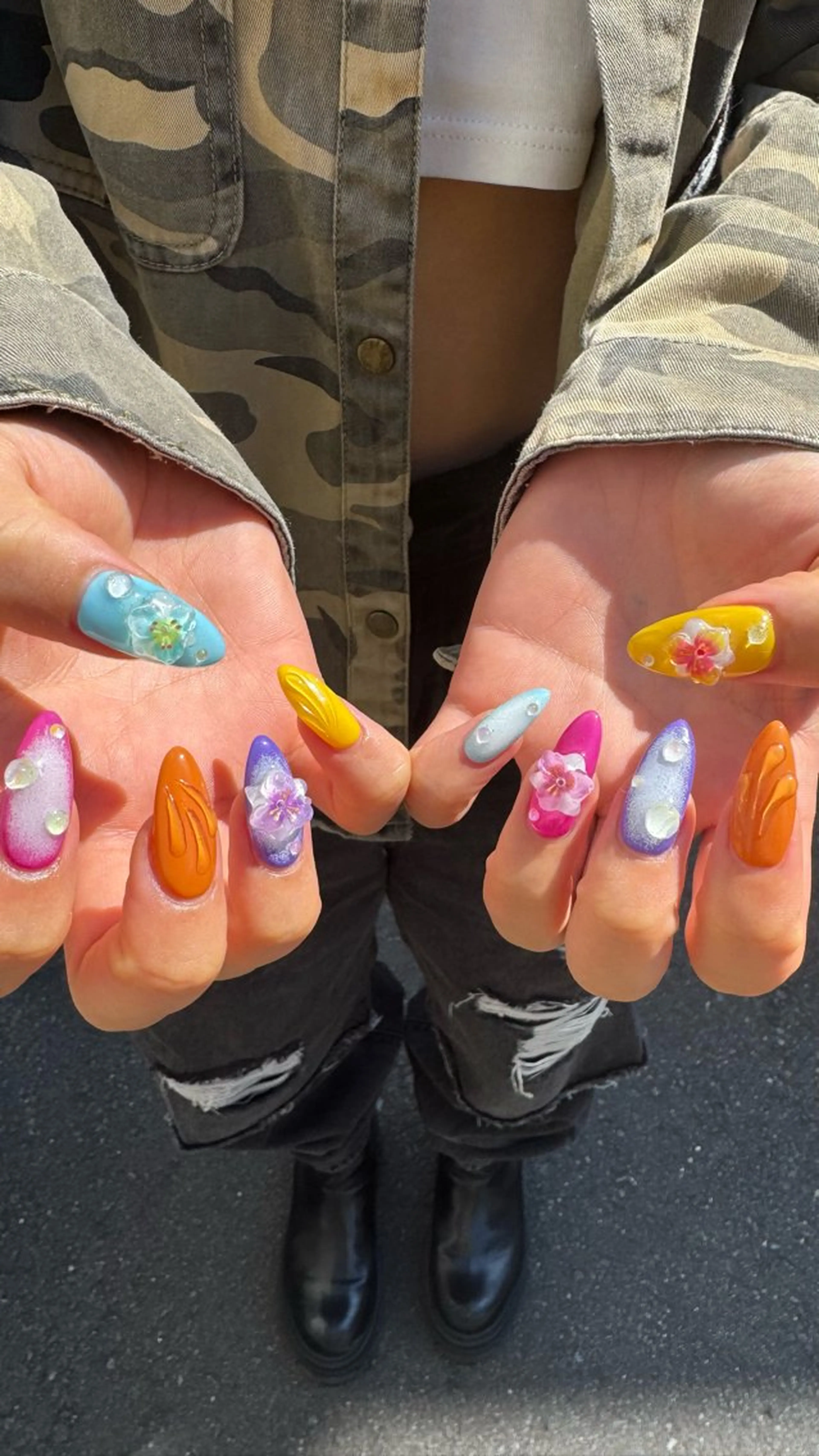 ネイル フラッシュネイル ホログラムネイル 韓国ネイル レース ラメ(グリッター) ハンドネイル MH_ Nailのネイルデザイン